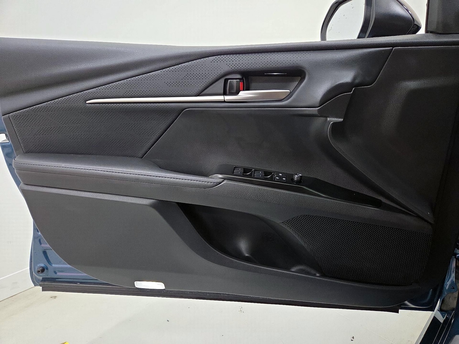 2025 Toyota Camry XSE - Photo 13
