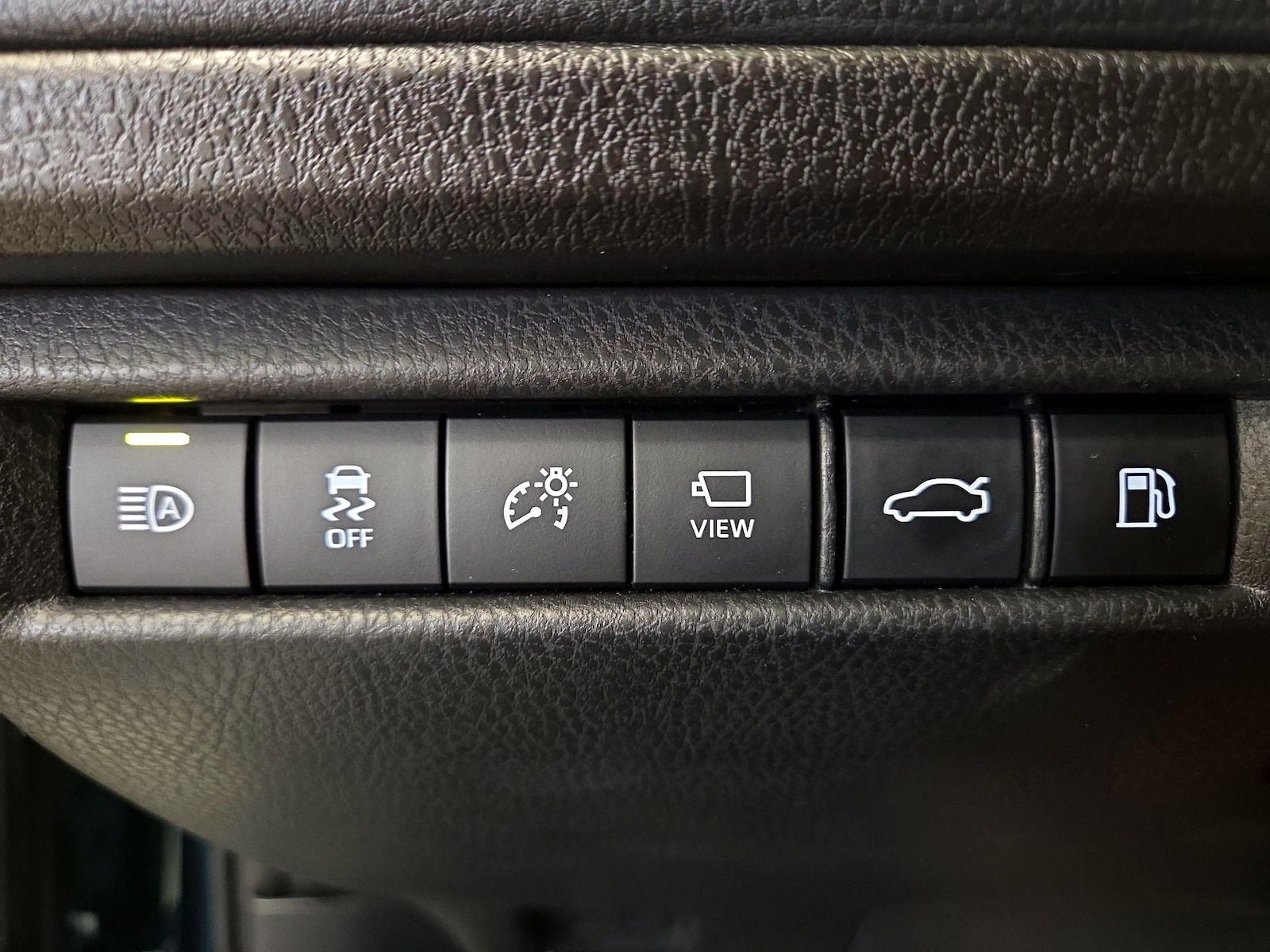 2025 Toyota Camry XSE - Photo 14