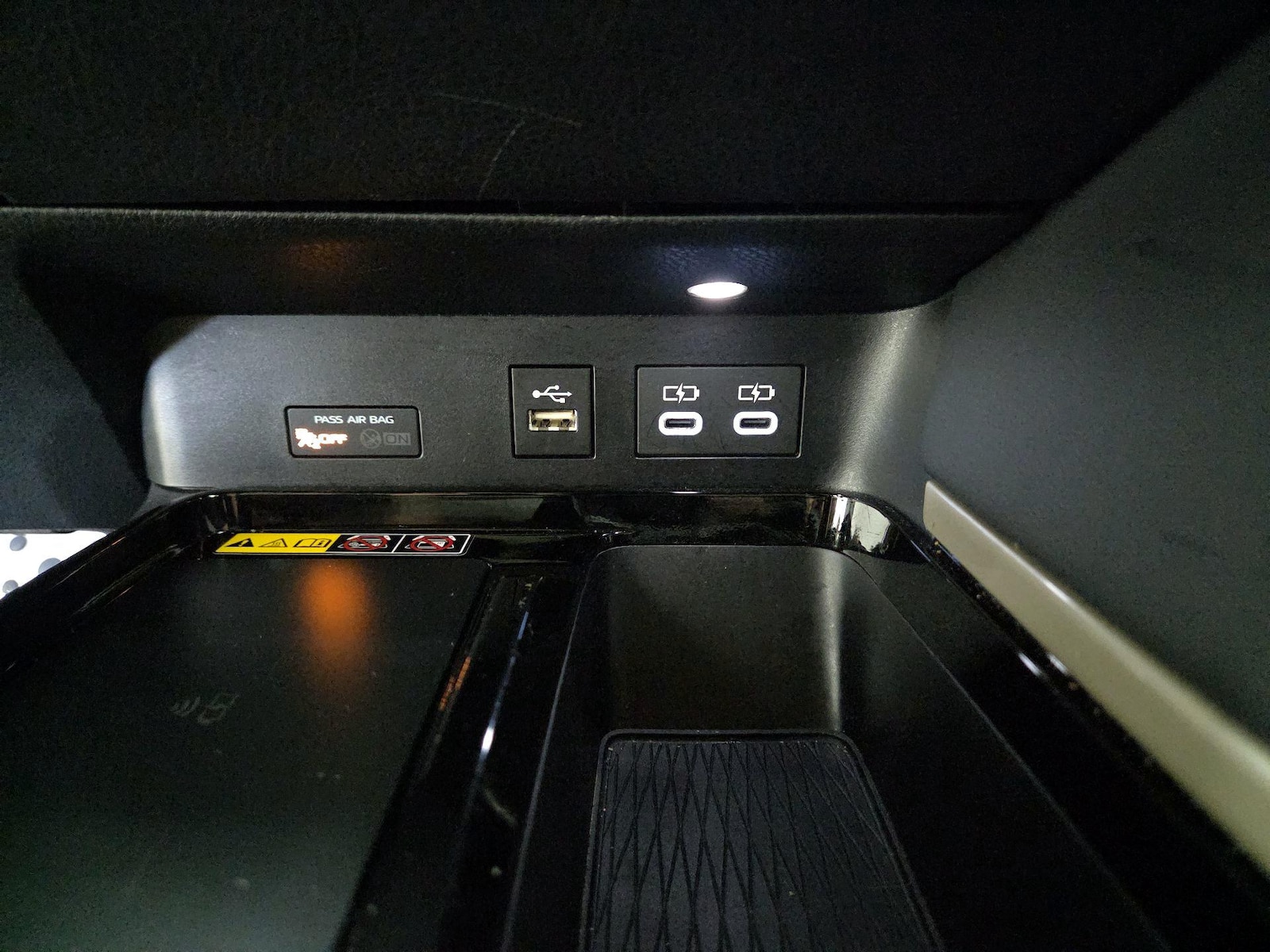 2025 Toyota Camry XSE - Photo 19