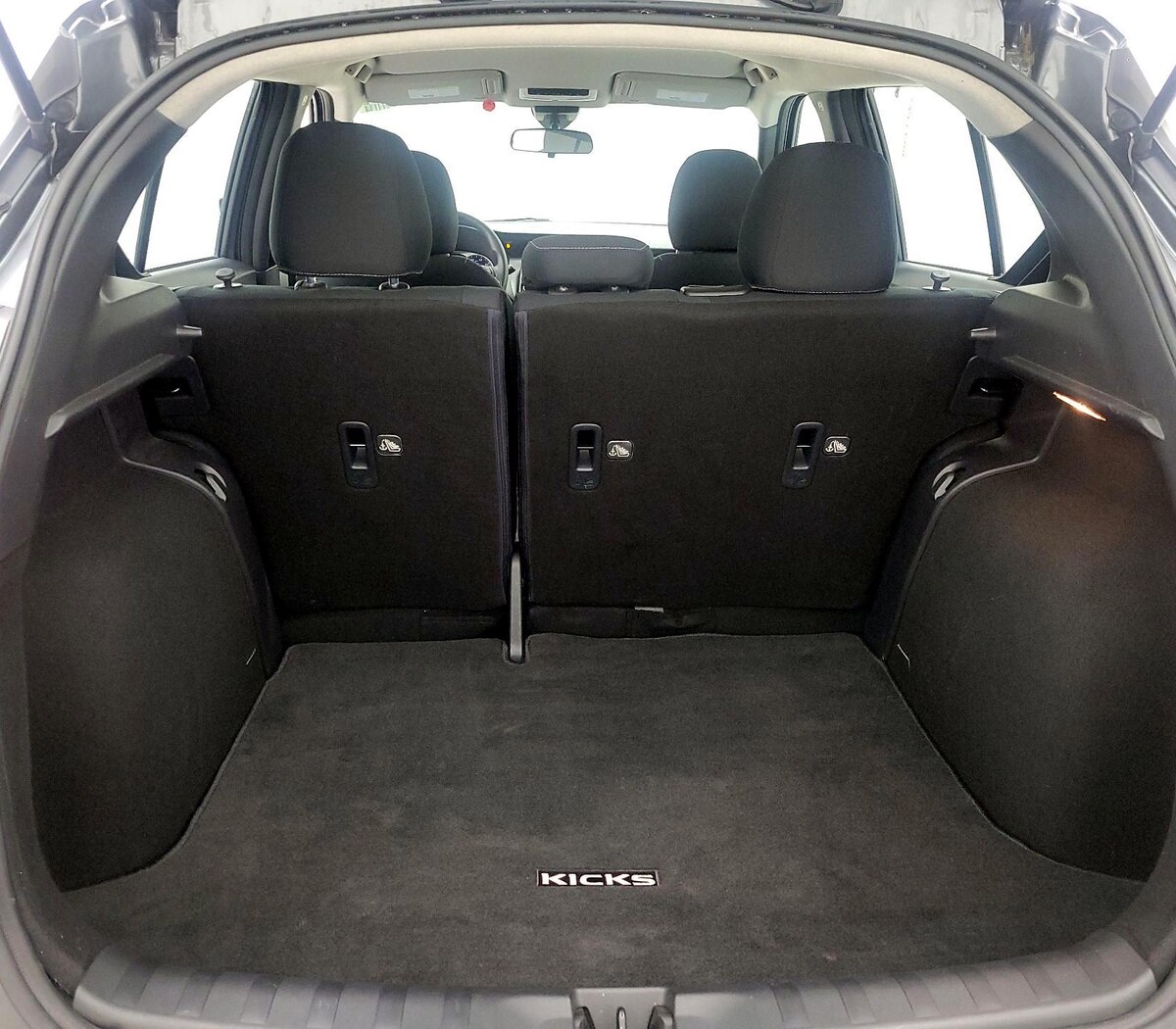 Trunk/Cargo (Seats Up)