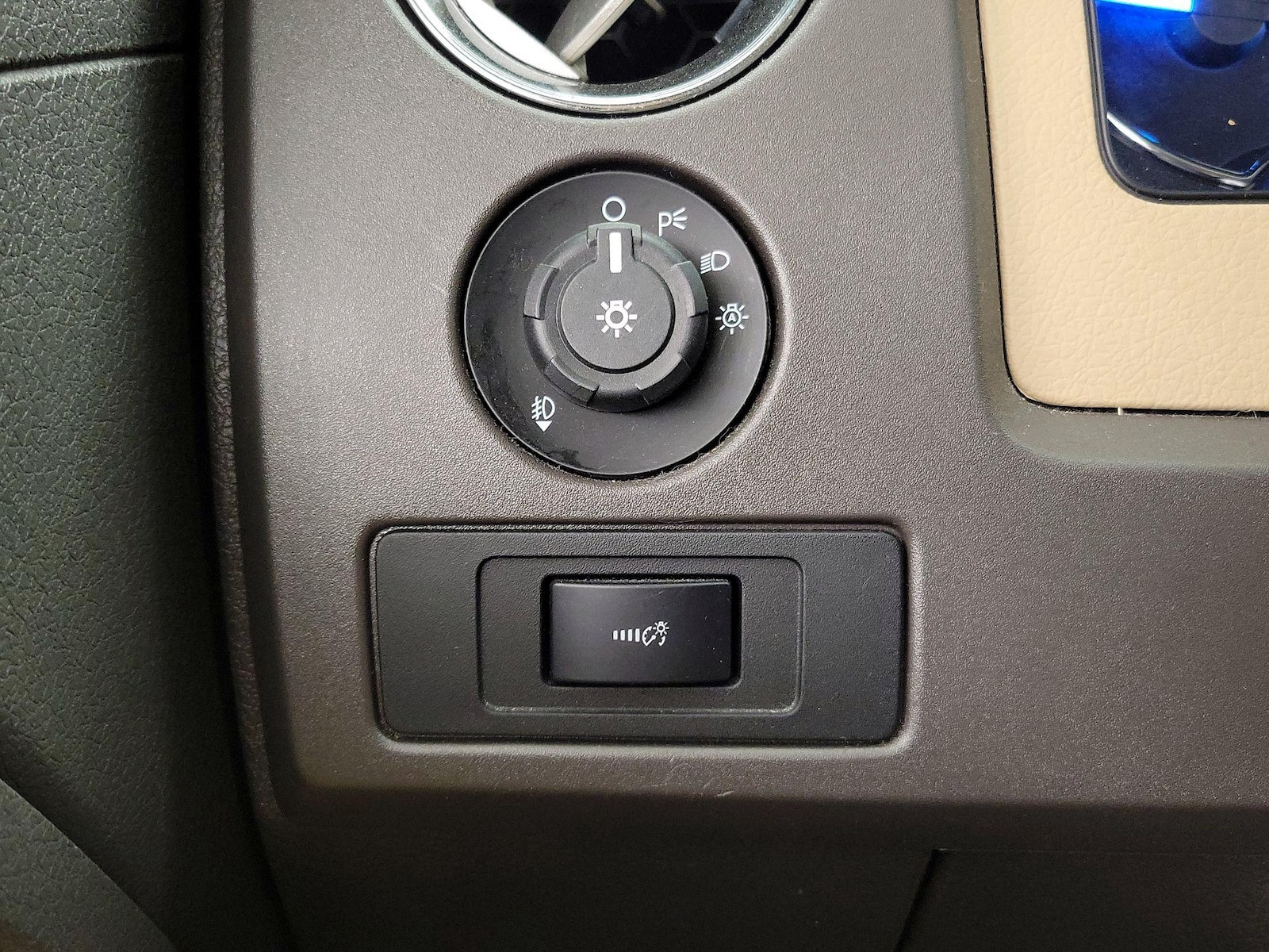 2014 Ford F-150 XLT - Photo 14