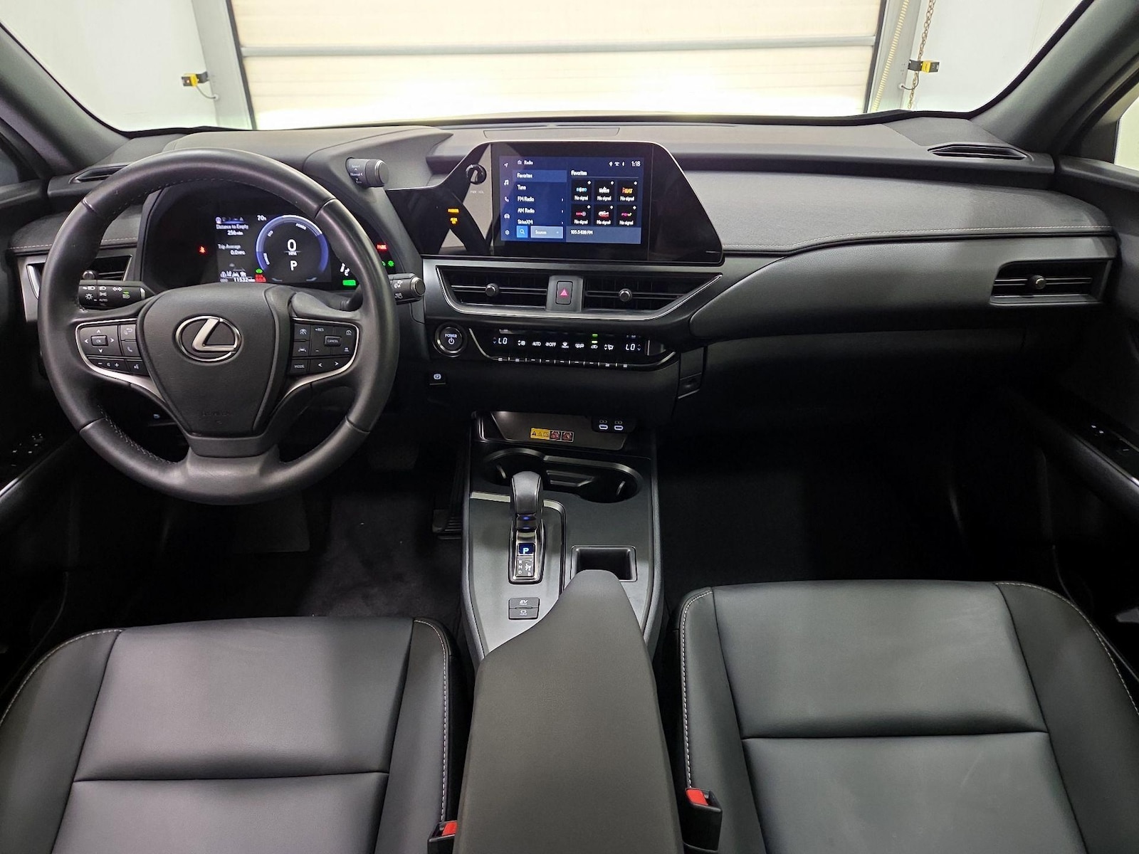 2025 Lexus UX Hybrid 300h - Photo 10