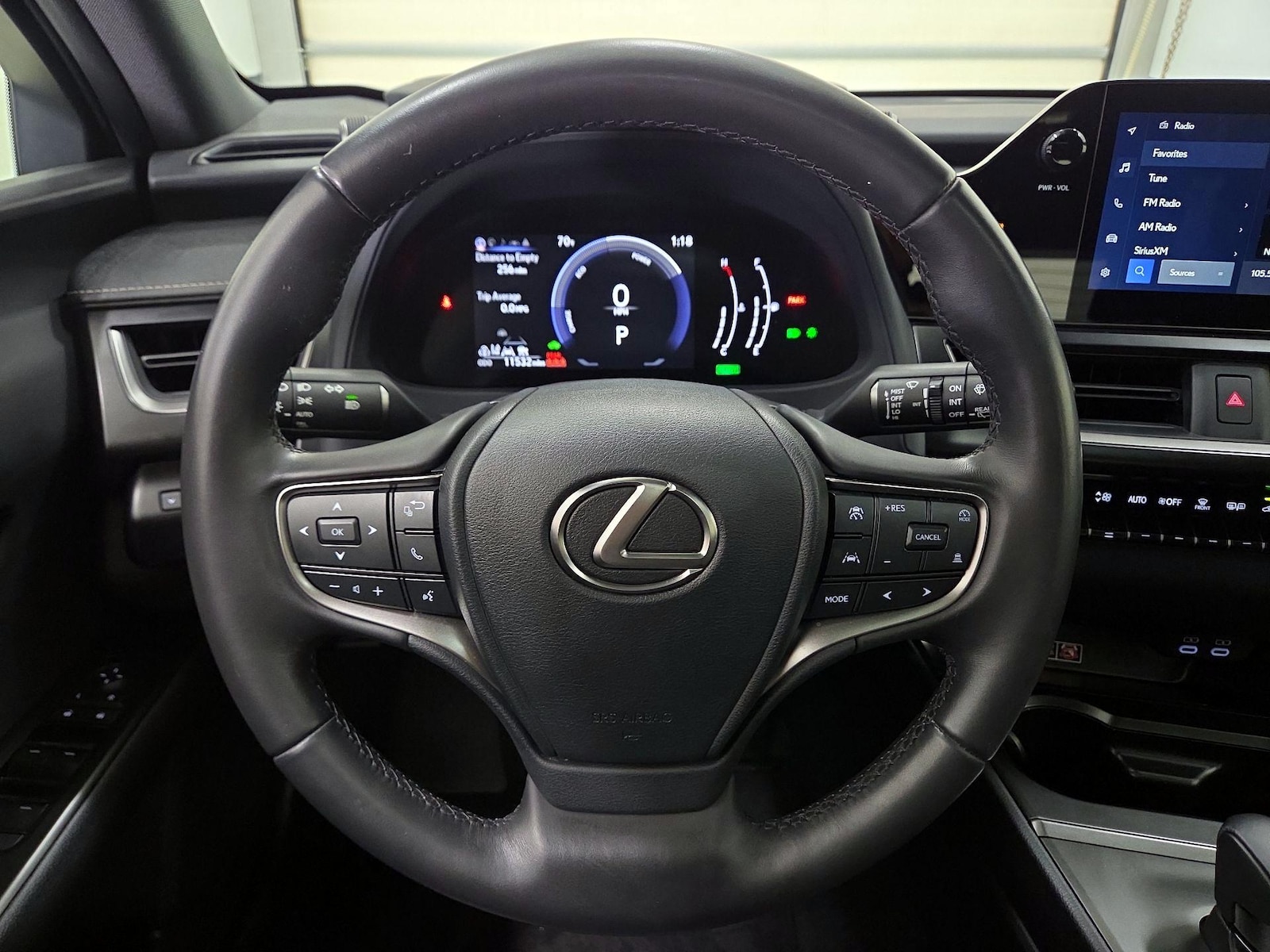 2025 Lexus UX Hybrid 300h - Photo 11