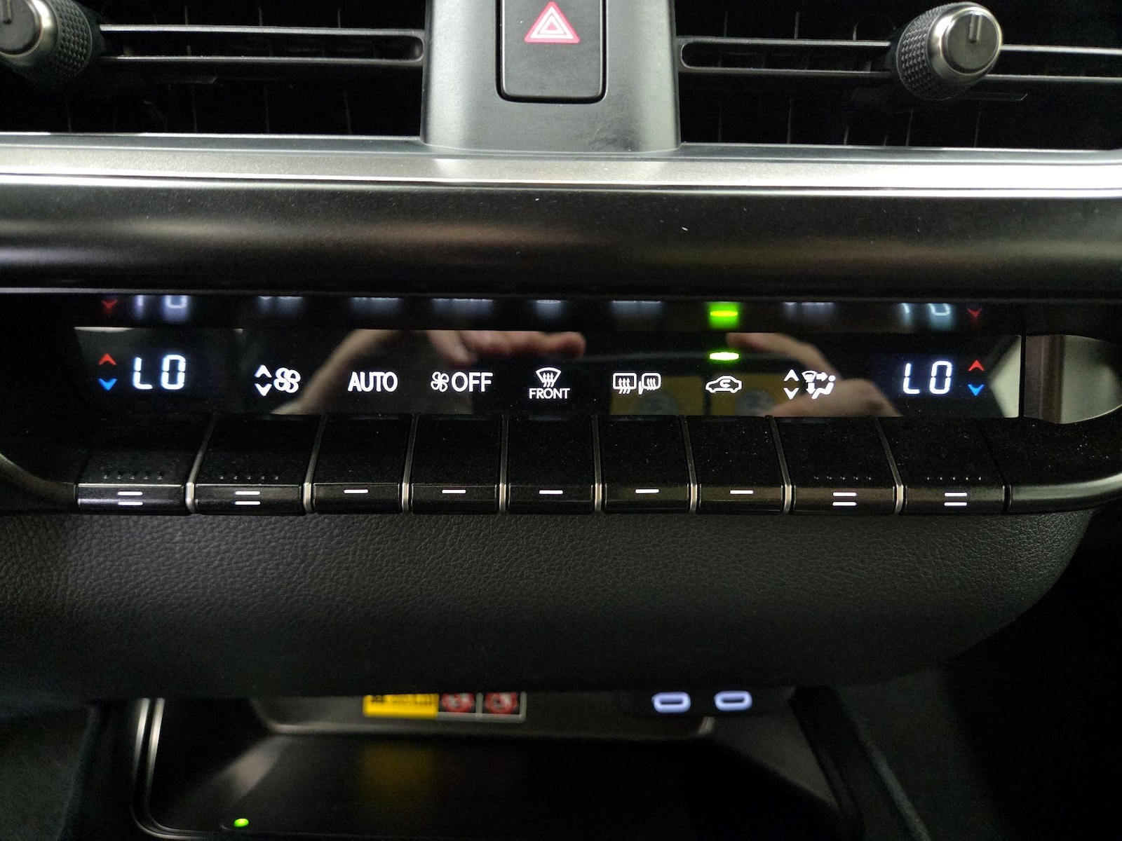 2025 Lexus UX Hybrid 300h - Photo 17