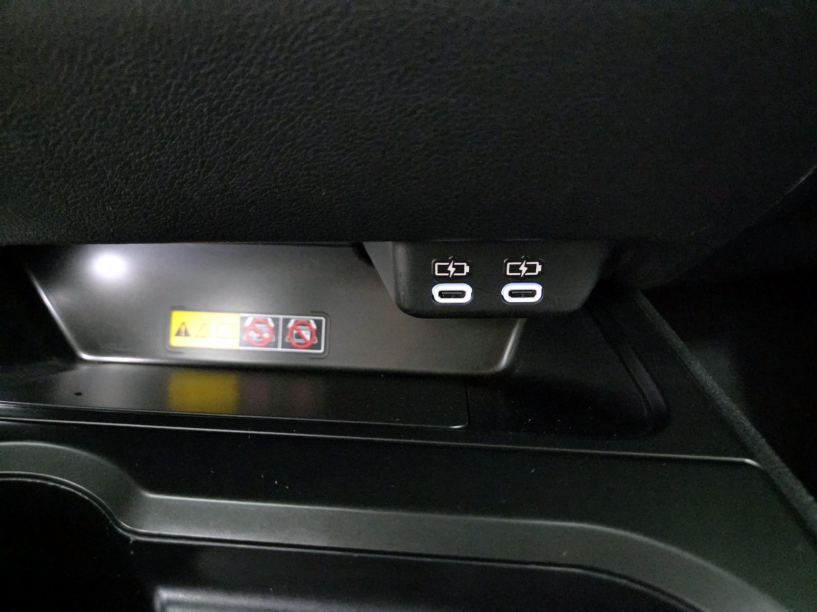 2025 Lexus UX Hybrid 300h - Photo 19