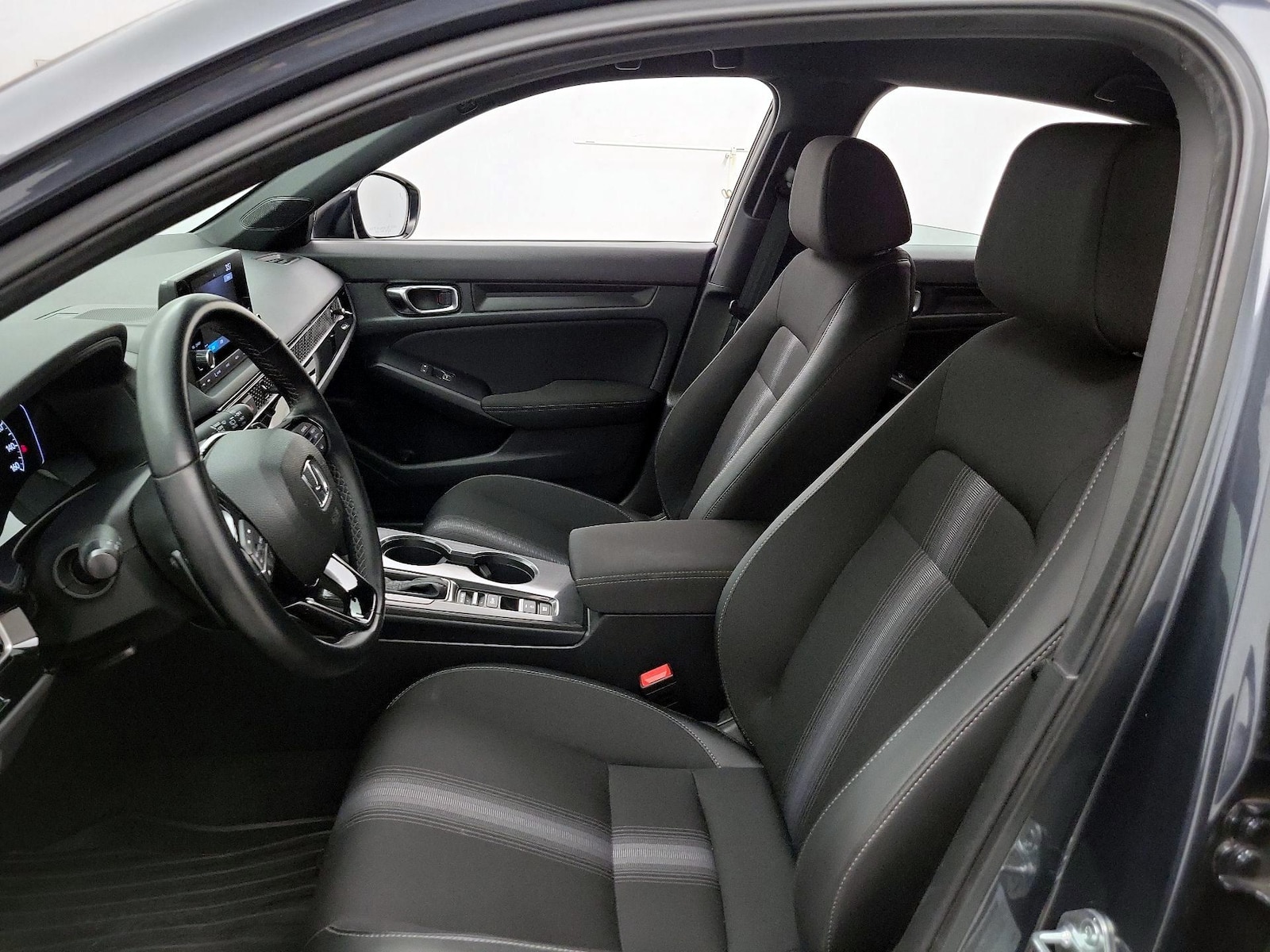 2025 Honda Civic Hatchback Sport - Photo 3