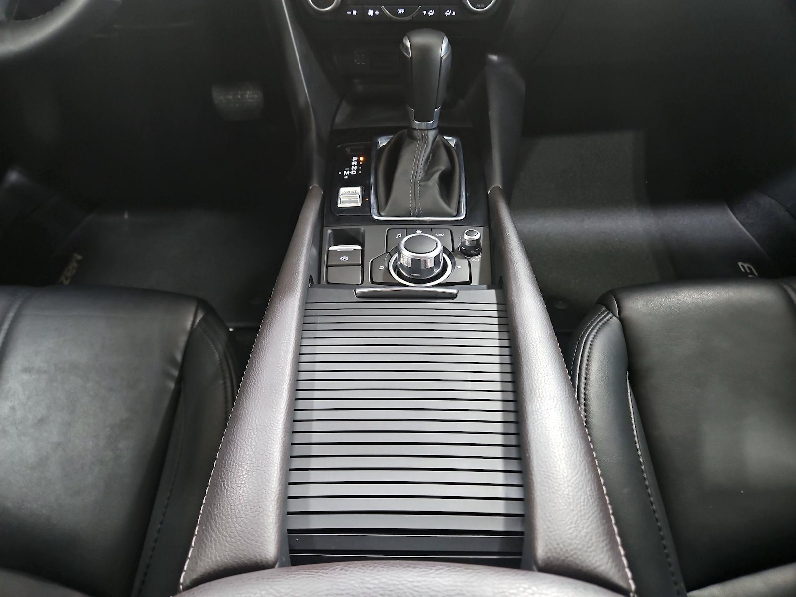 2018 Mazda Mazda3 Touring - Photo 18