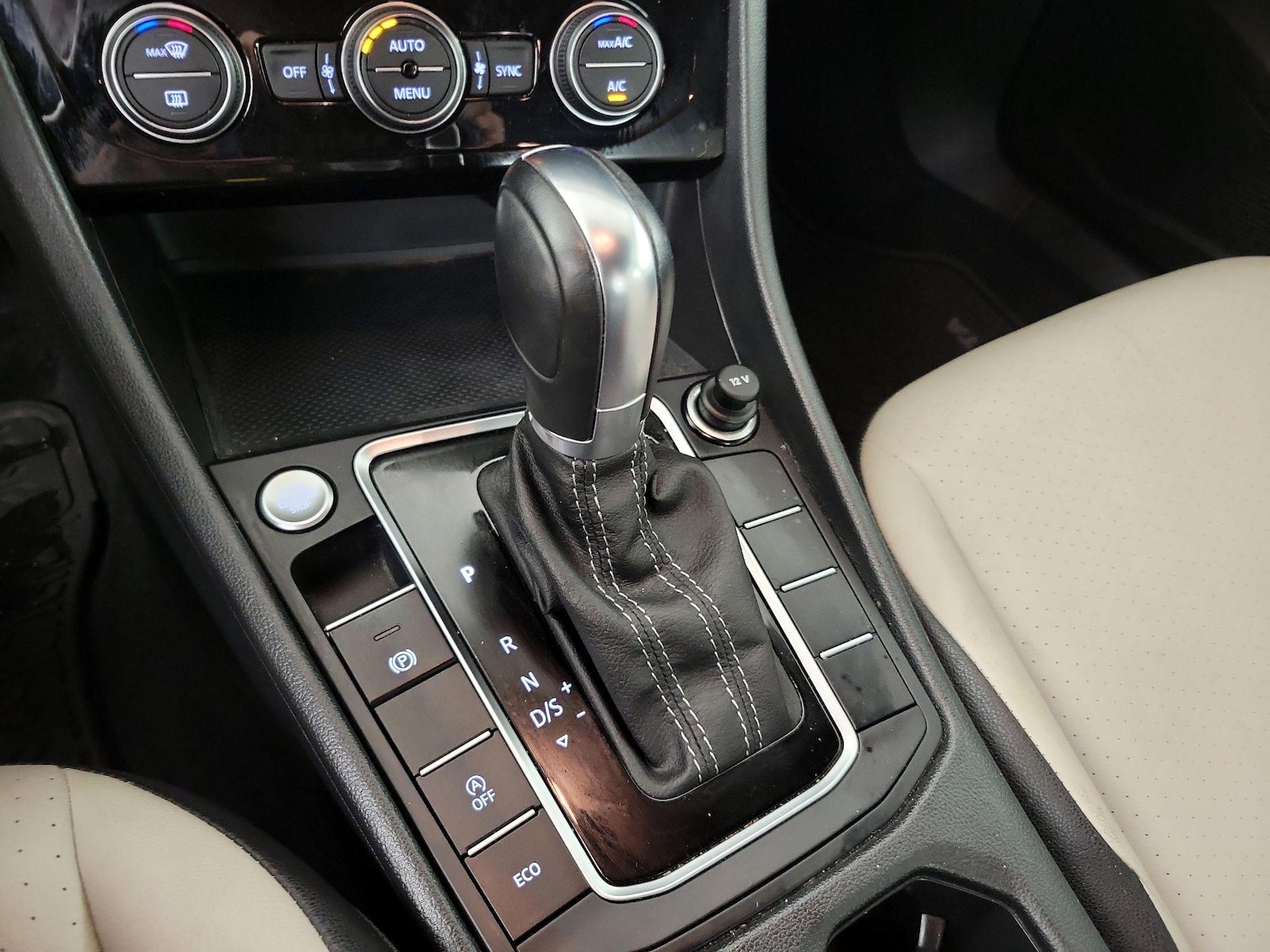 2019 Volkswagen Jetta R-Line - Photo 18