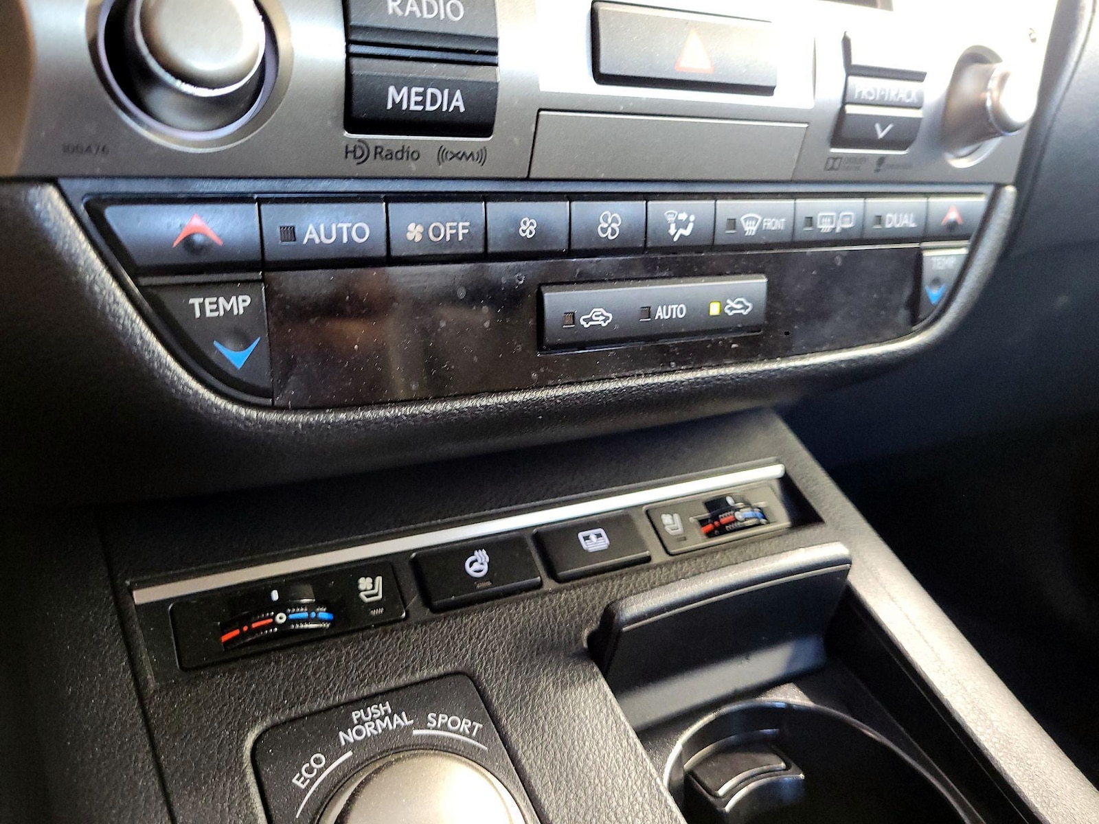 2015 Lexus ES 350 - Photo 18