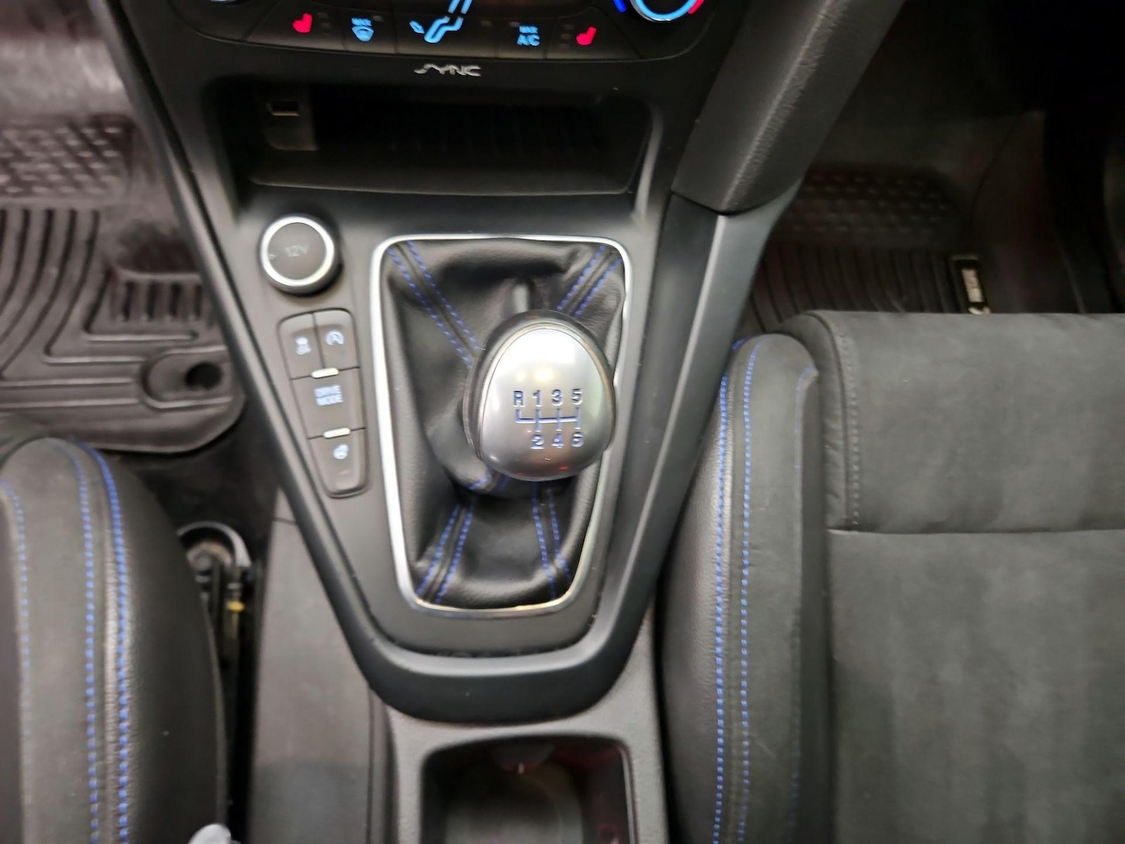2017 Ford Focus RS - Photo 19