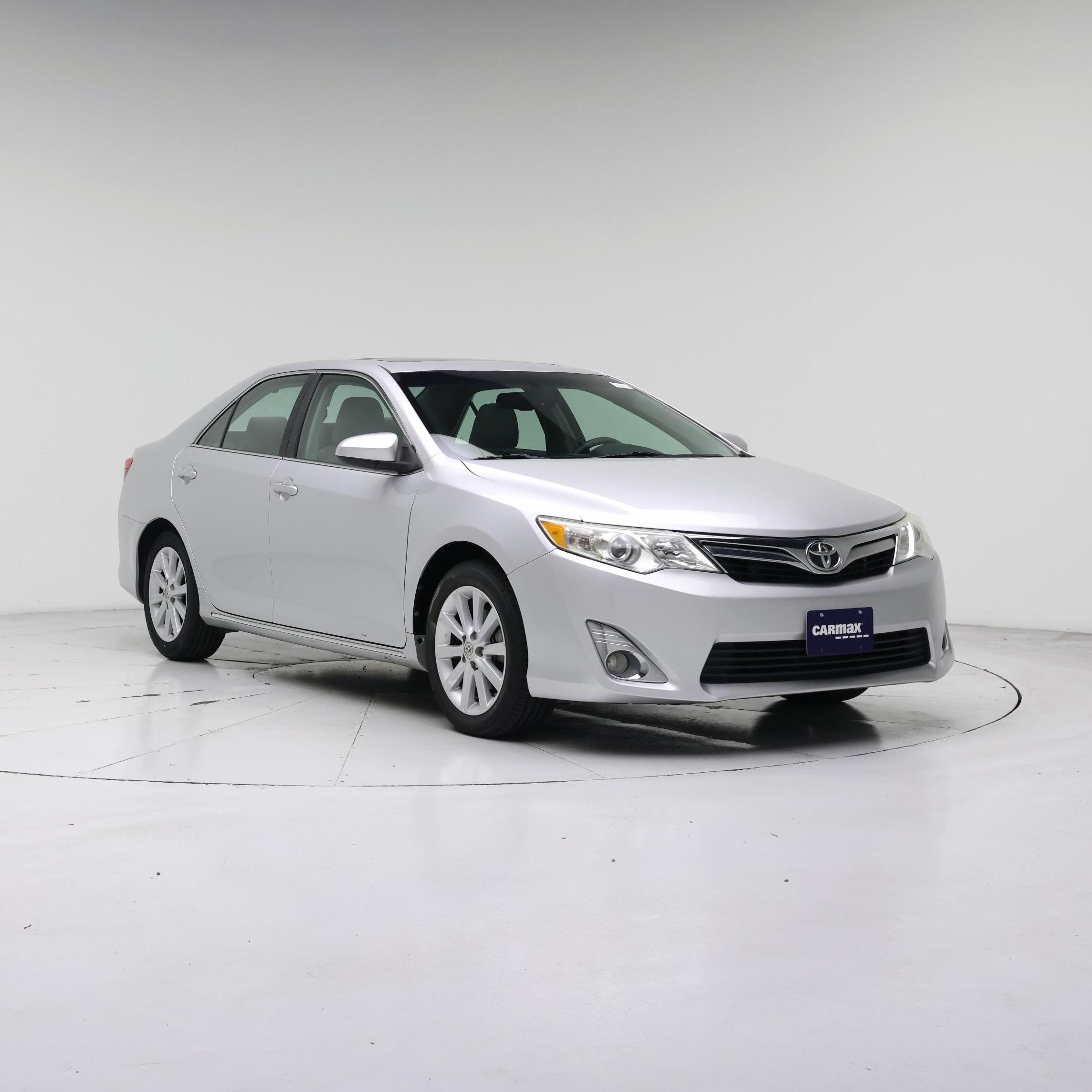 Silver 2014 Toyota Camry Sedan Front-Wheel Drive Automatic