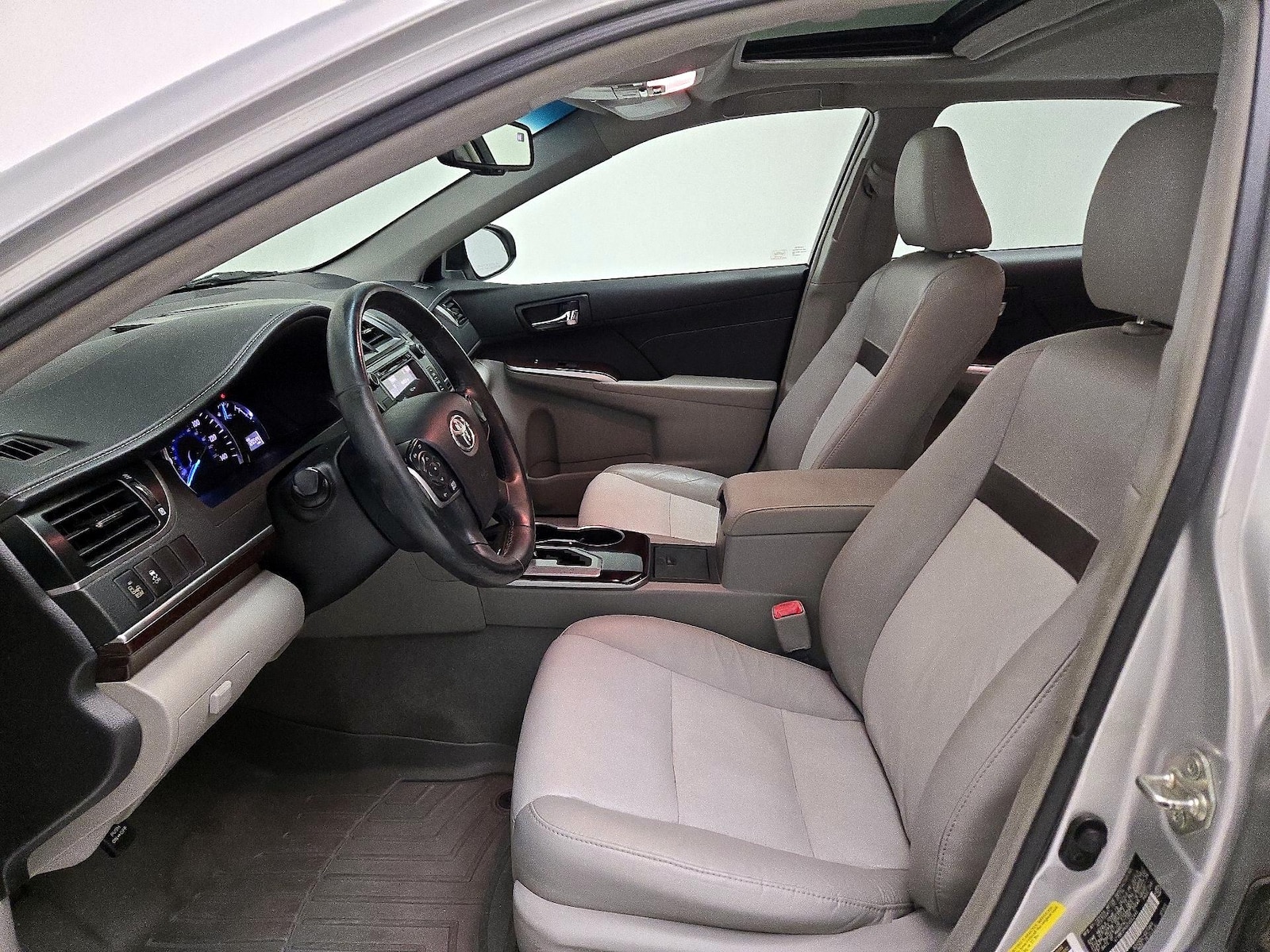 2014 Toyota Camry XLE - Photo 12