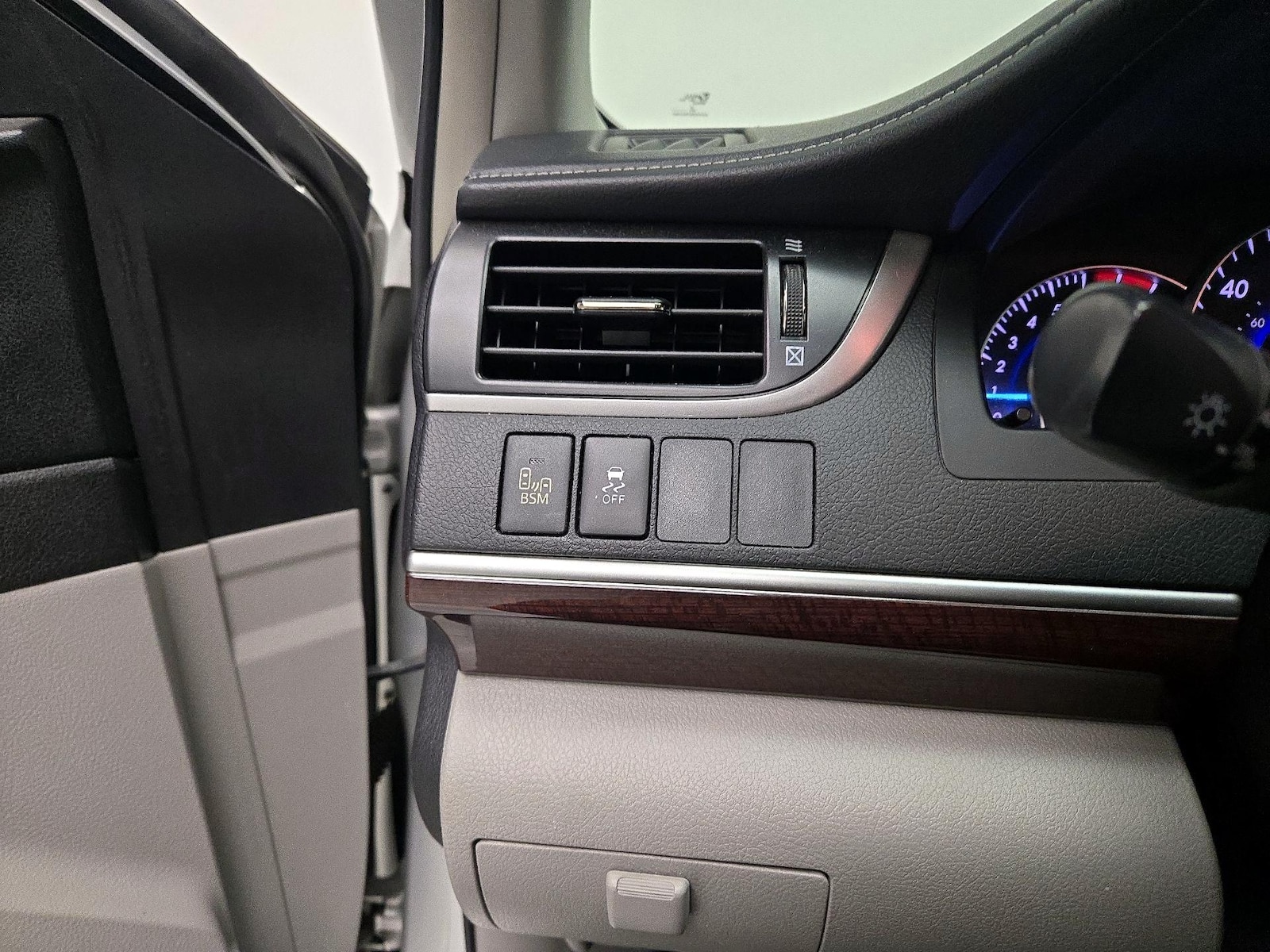 2014 Toyota Camry XLE - Photo 14