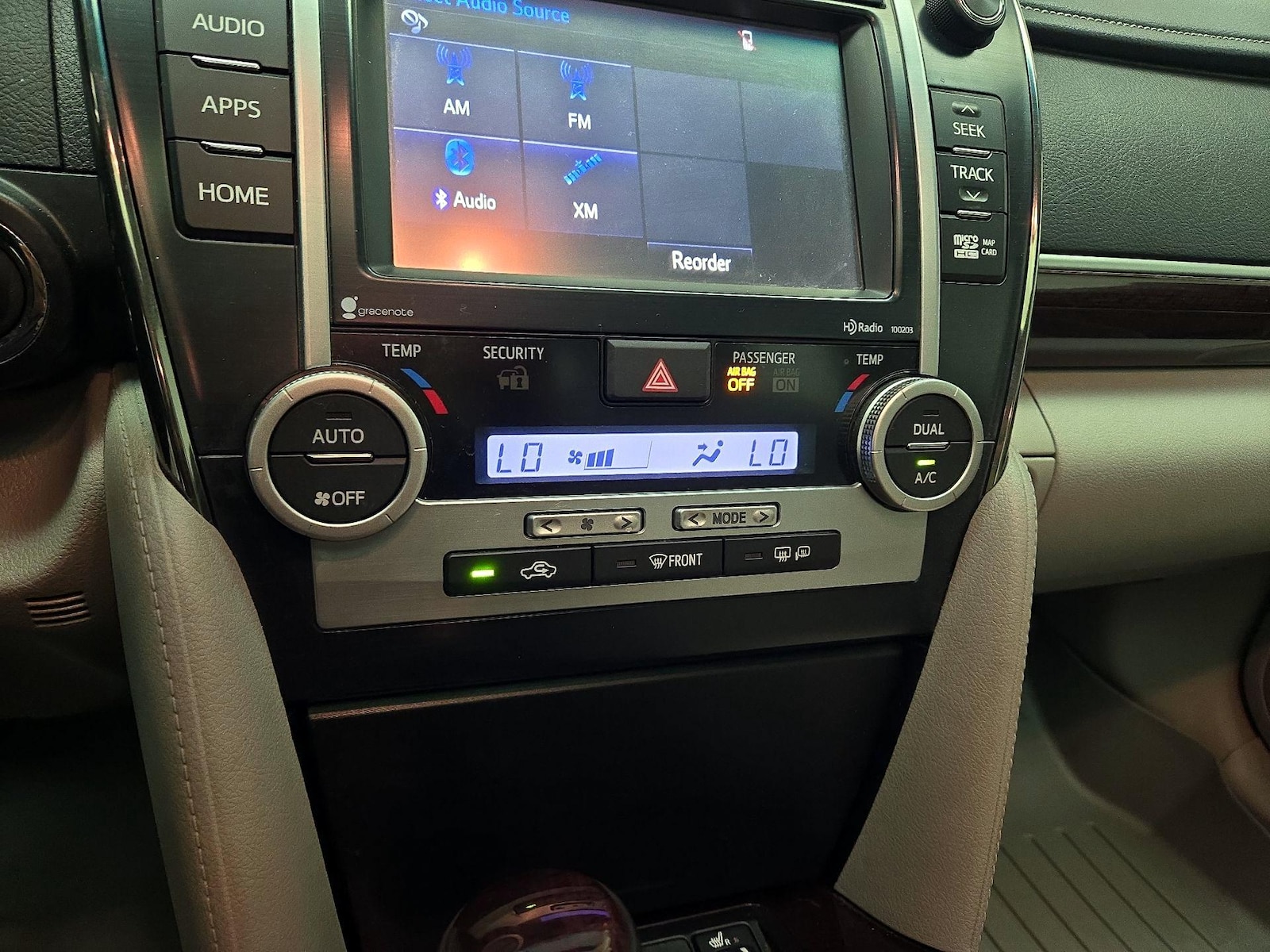 2014 Toyota Camry XLE - Photo 17