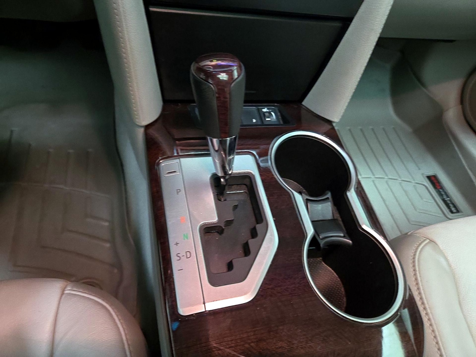 2014 Toyota Camry XLE - Photo 18