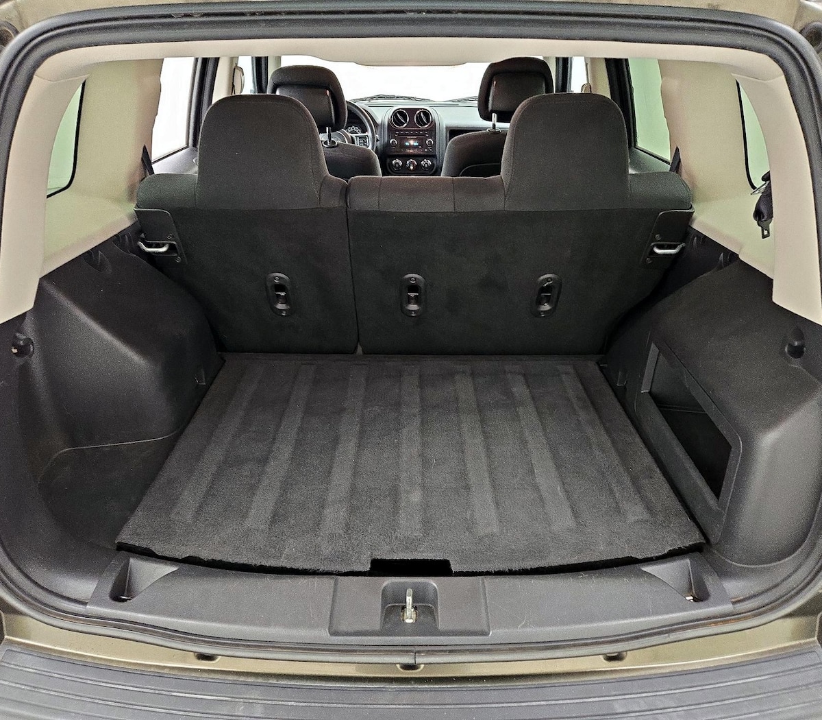 Trunk/Cargo (Seats Up)