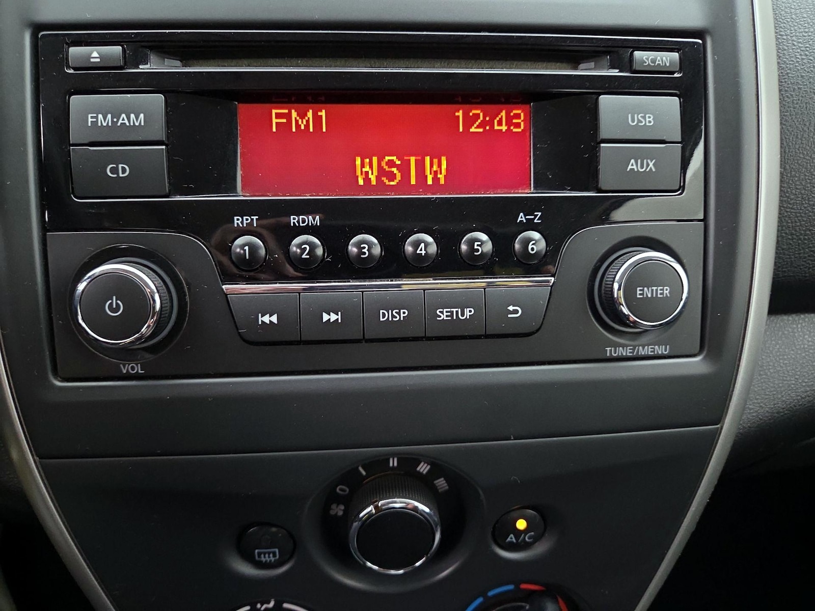 2018 Nissan Versa Sedan SV - Photo 15