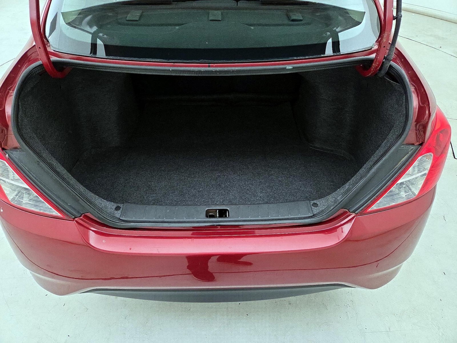 2018 Nissan Versa Sedan SV - Photo 20