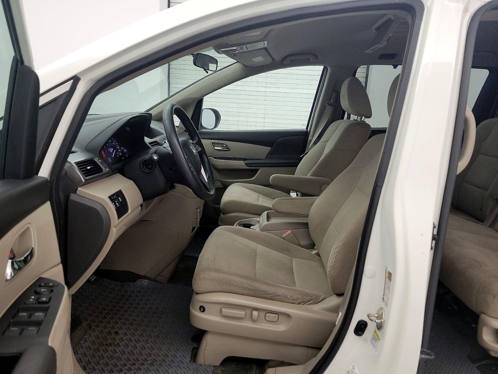 2016 Honda Odyssey SE - Photo 12