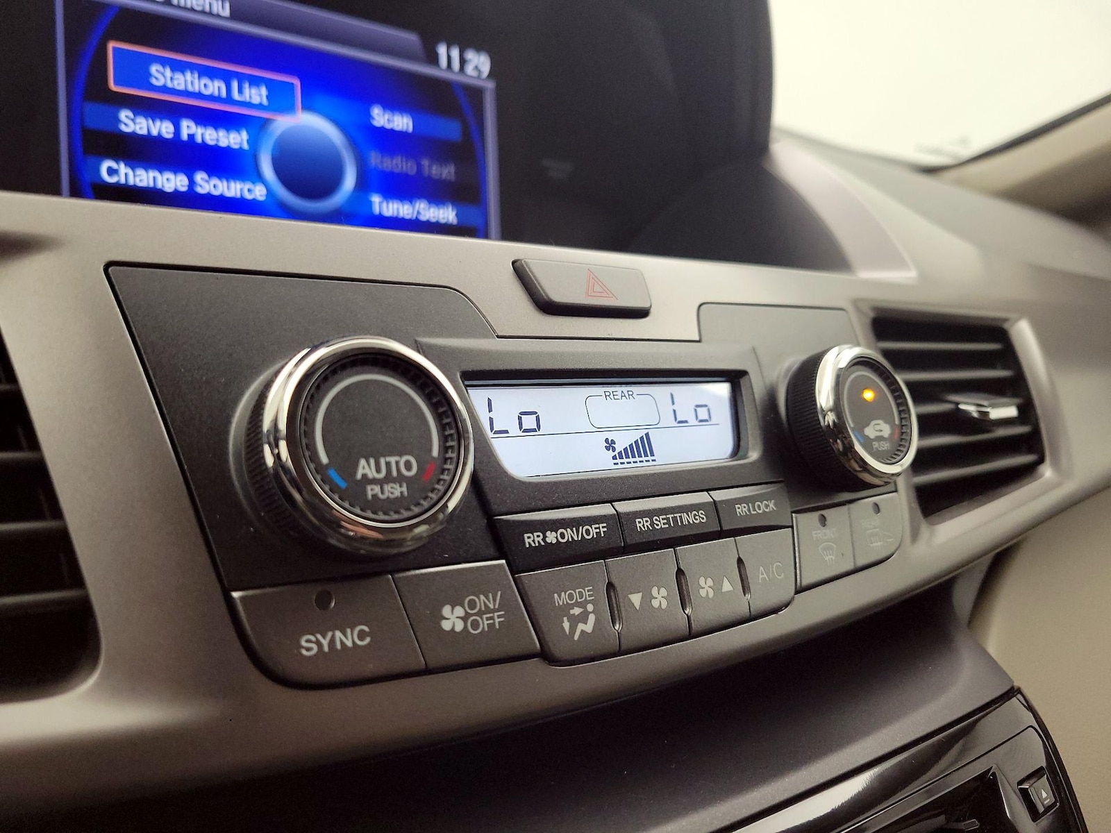2016 Honda Odyssey SE - Photo 17