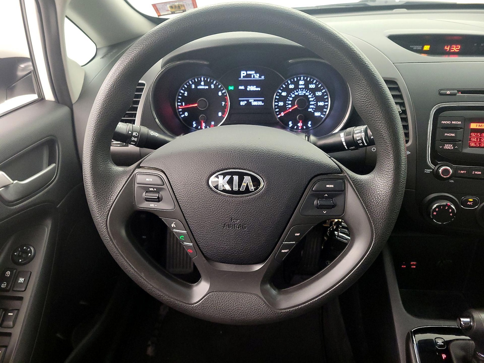 2017 Kia Forte LX - Photo 11