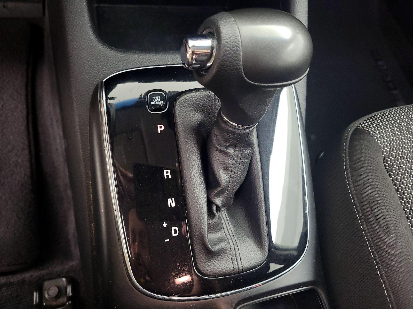 2017 Kia Forte LX - Photo 17