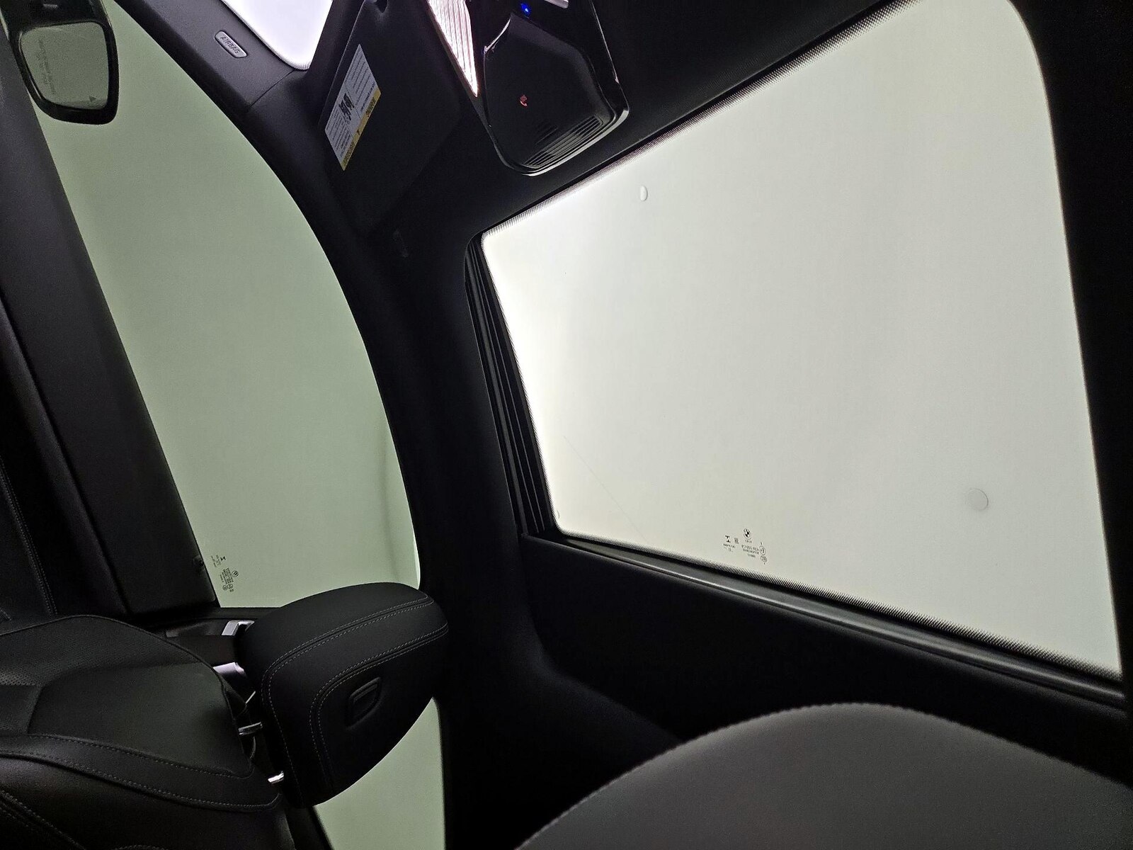 Sunroof(s) & Overhead Airbags