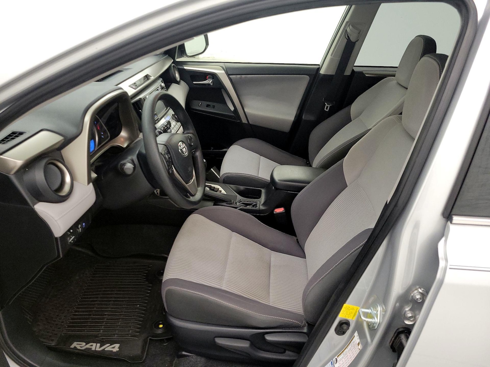 2015 Toyota RAV4 XLE - Photo 12