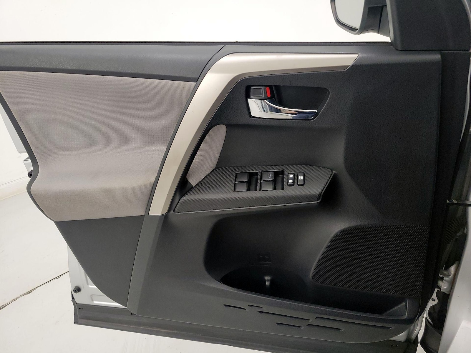 2015 Toyota RAV4 XLE - Photo 13