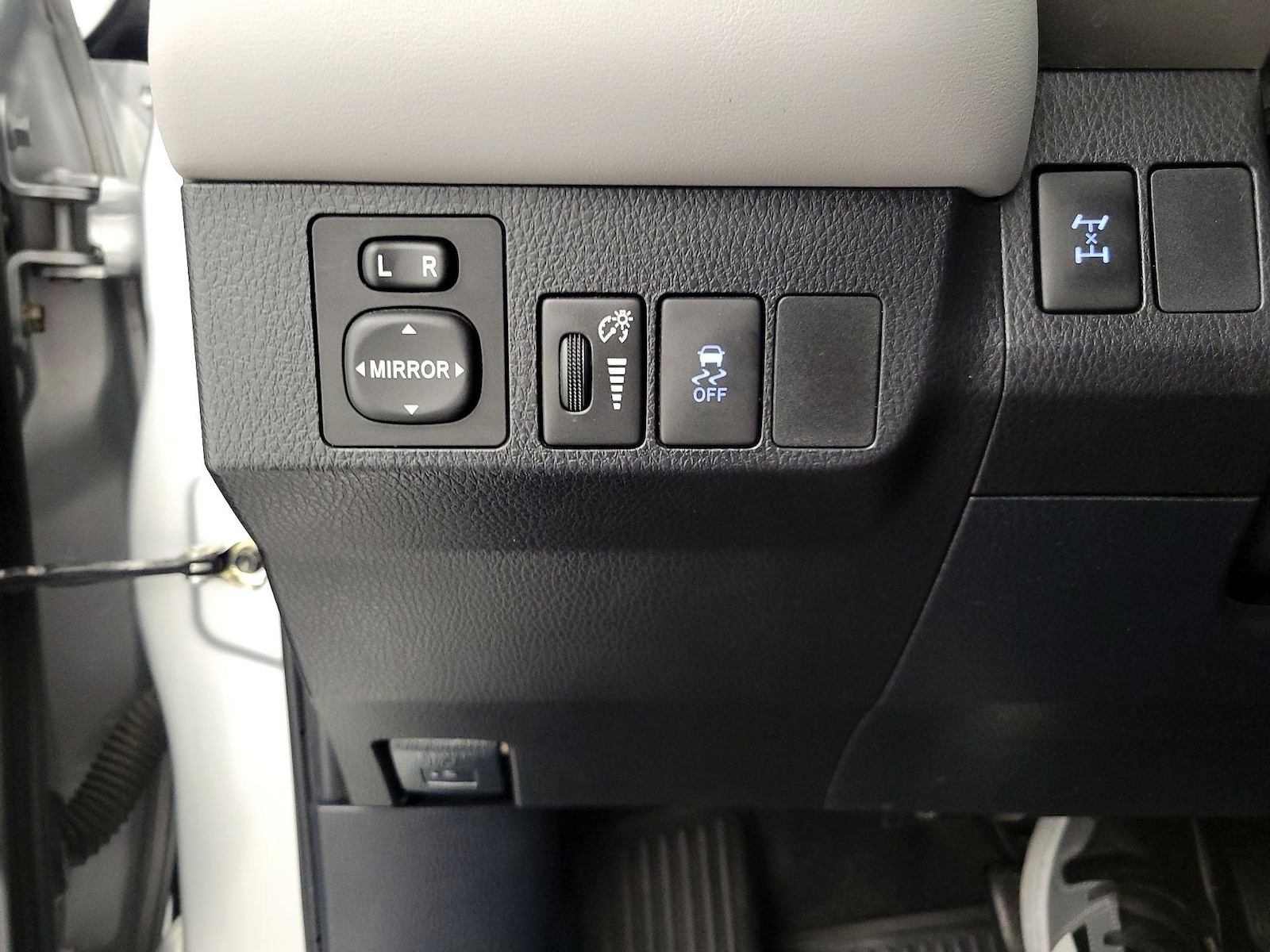 2015 Toyota RAV4 XLE - Photo 14