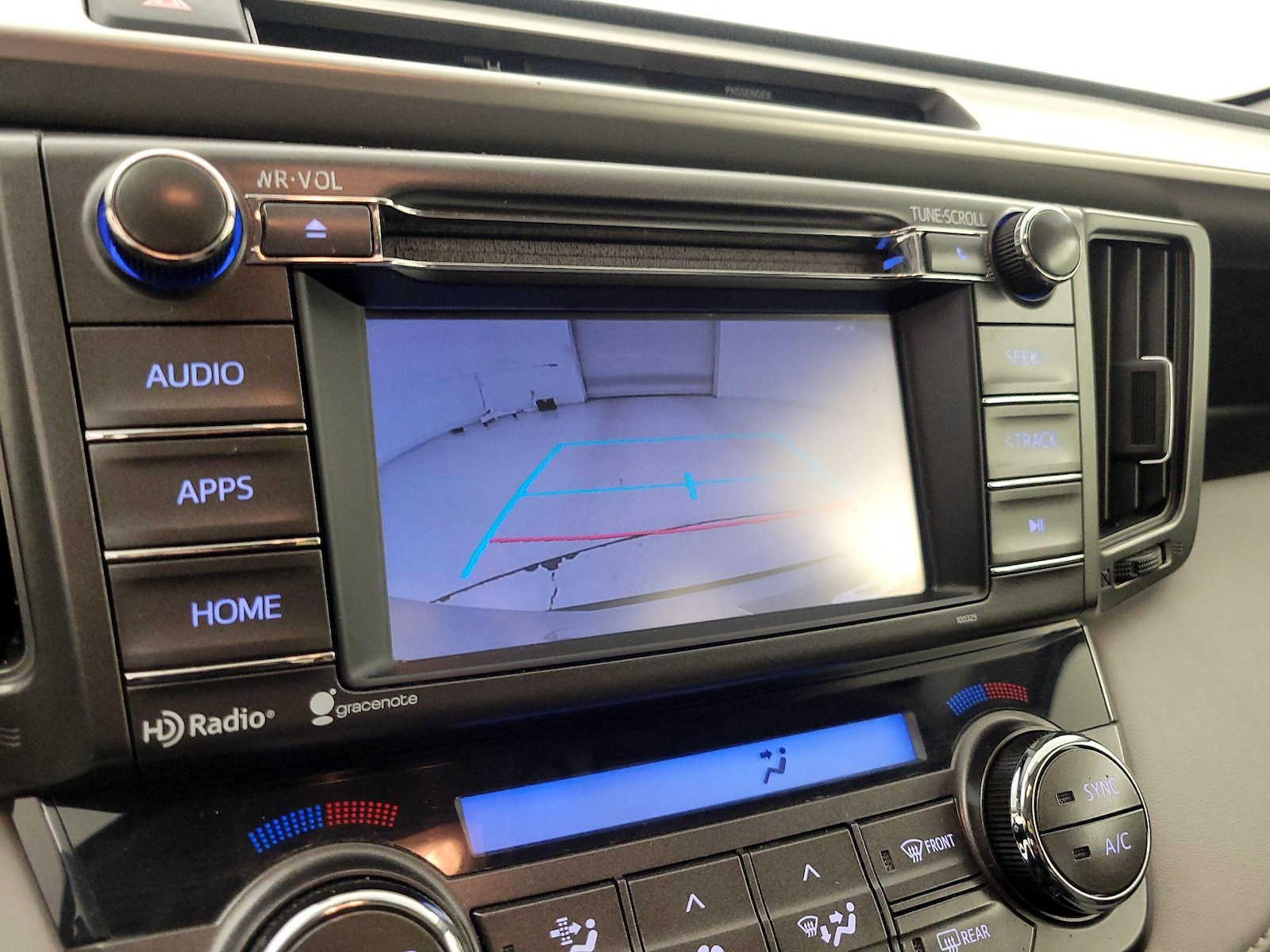 2015 Toyota RAV4 XLE - Photo 15