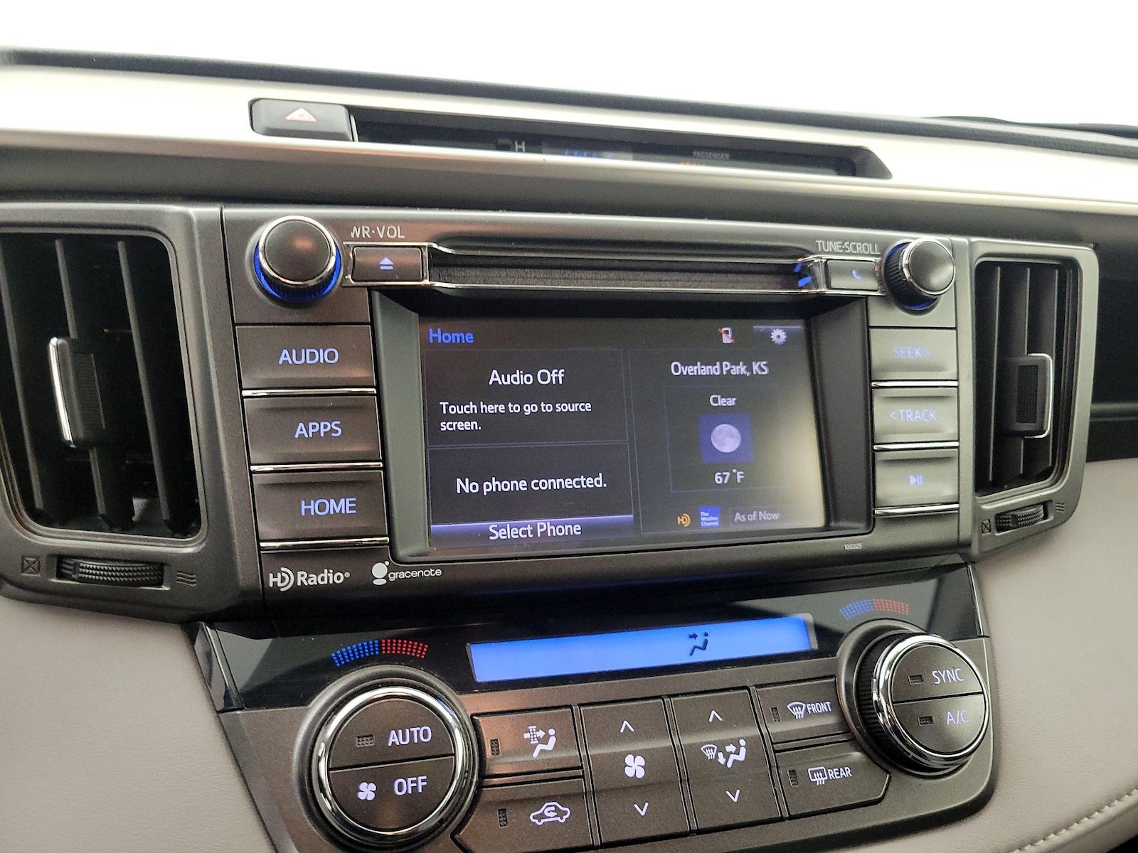 2015 Toyota RAV4 XLE - Photo 16