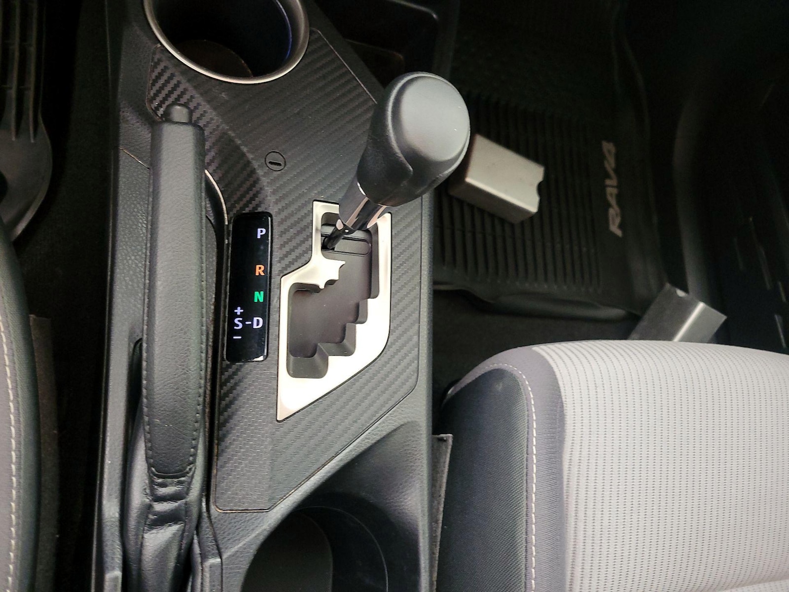2015 Toyota RAV4 XLE - Photo 18