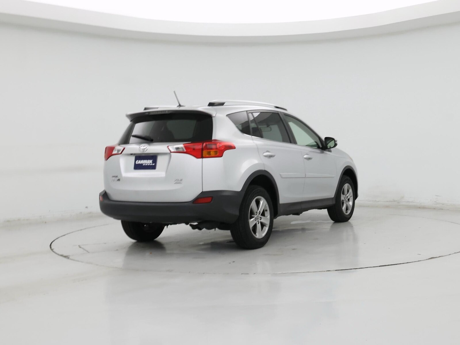 2015 Toyota RAV4 XLE - Photo 9