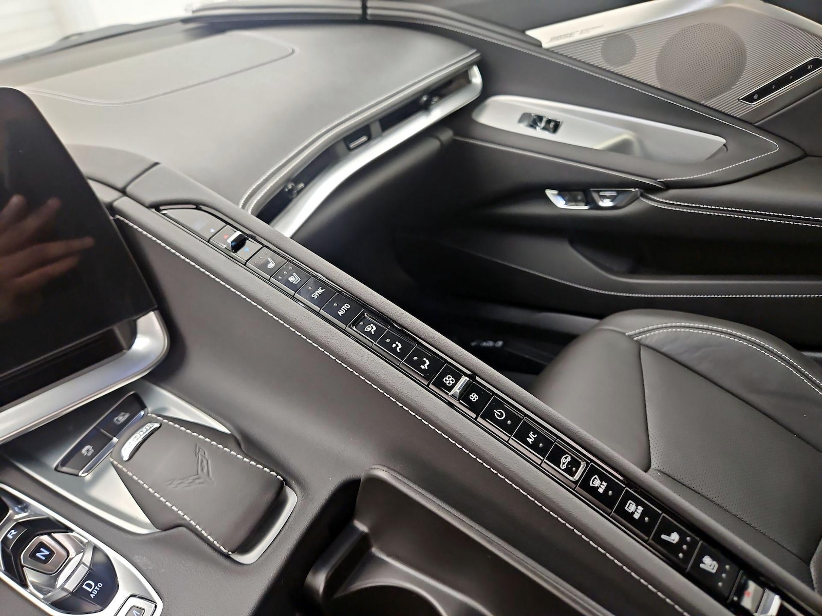 2024 Chevrolet Corvette 2LT - Photo 8