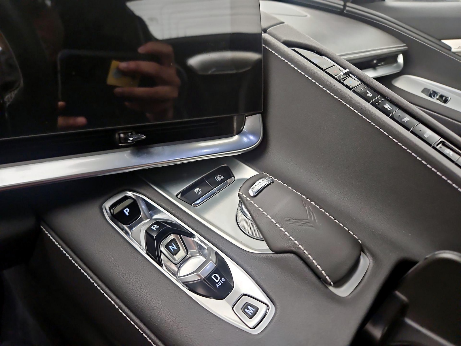 2024 Chevrolet Corvette 2LT - Photo 9