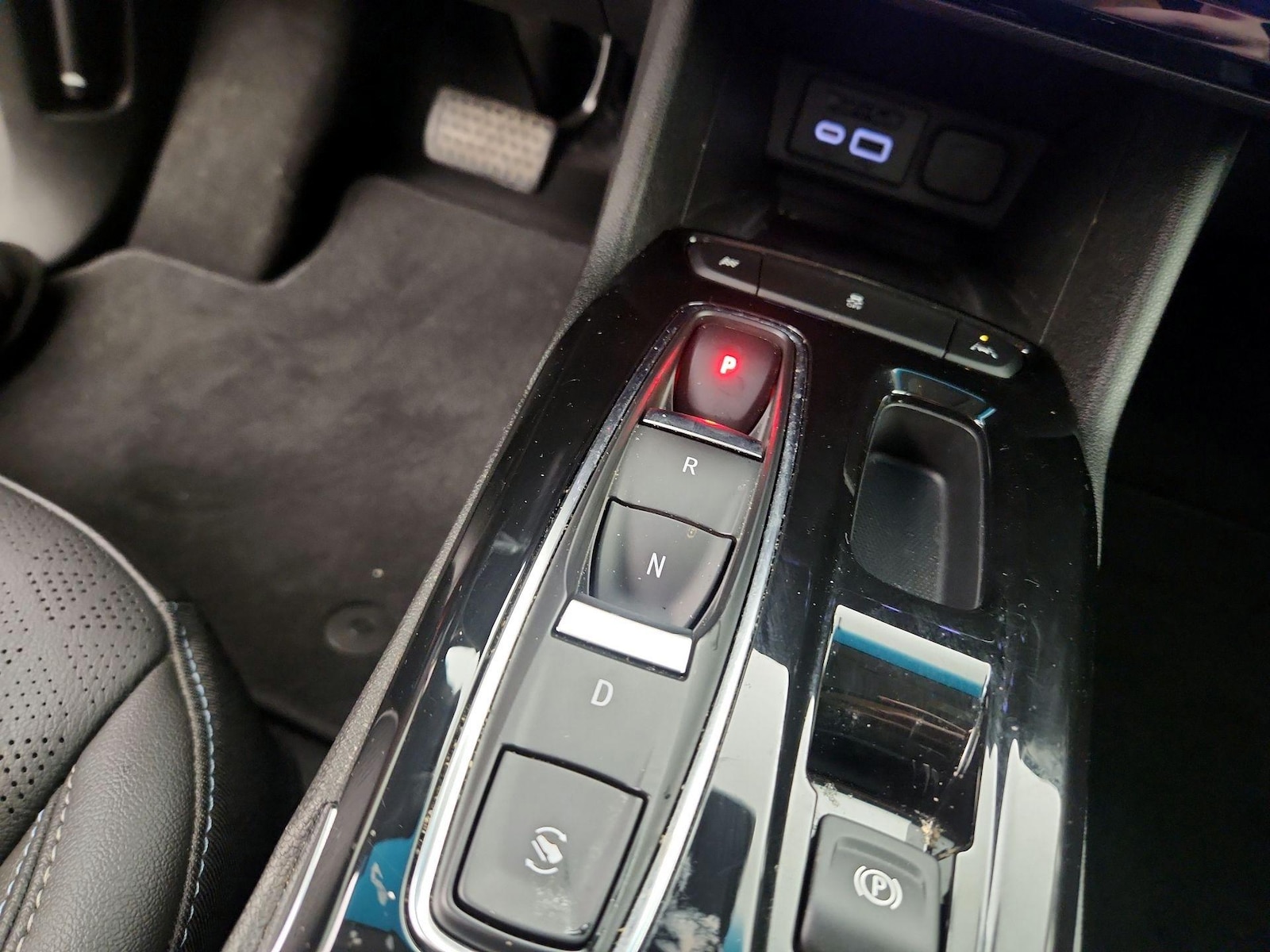 2023 Chevrolet Bolt EV 2LT - Photo 18