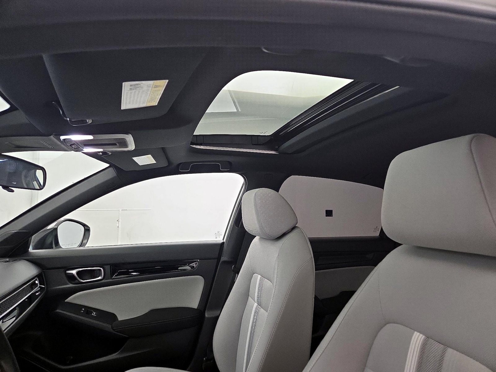 Sunroof(s) & Overhead Airbags