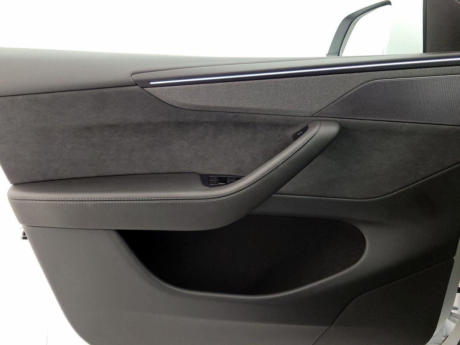 2026 Tesla Model Y Premium, photo 13