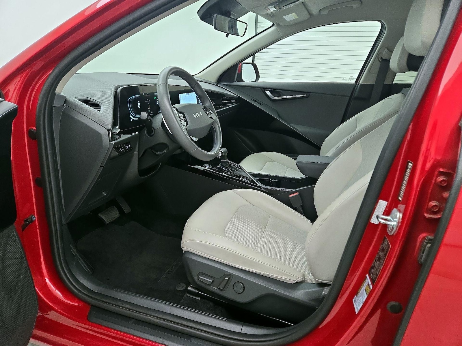 2023 Kia Niro EX - Photo 12