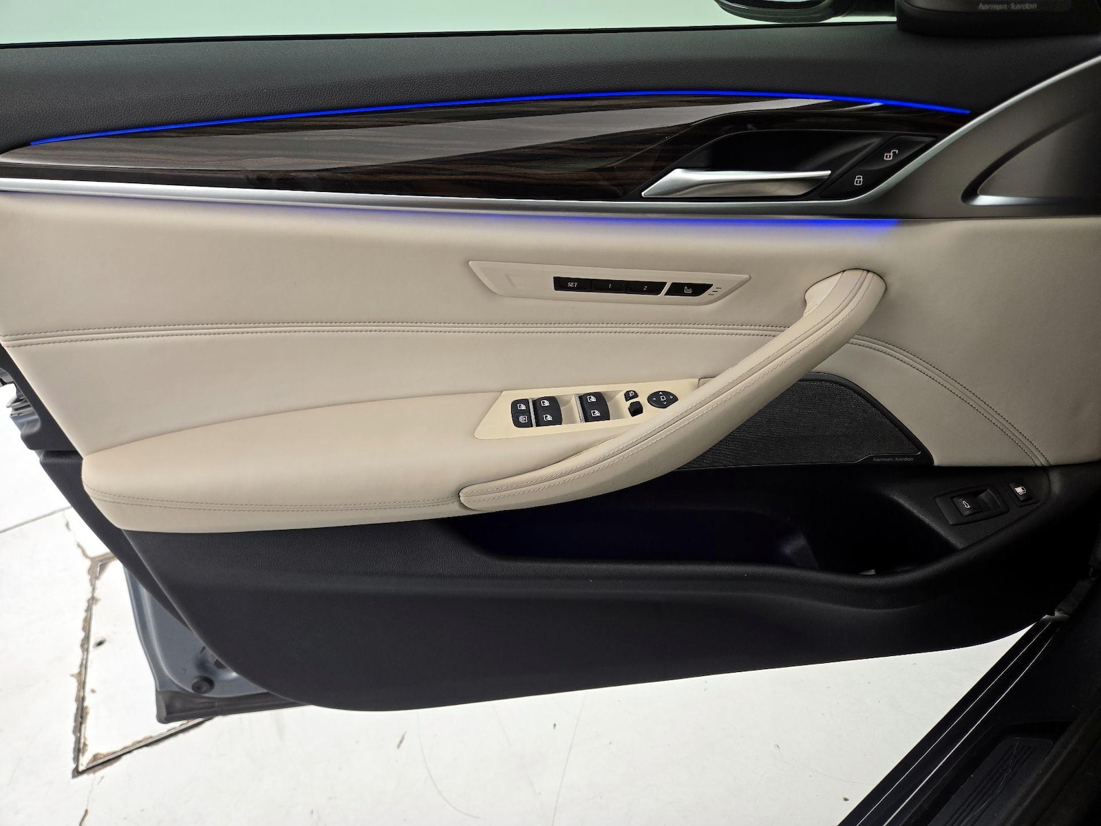2019 BMW 5 Series 530e - Photo 13