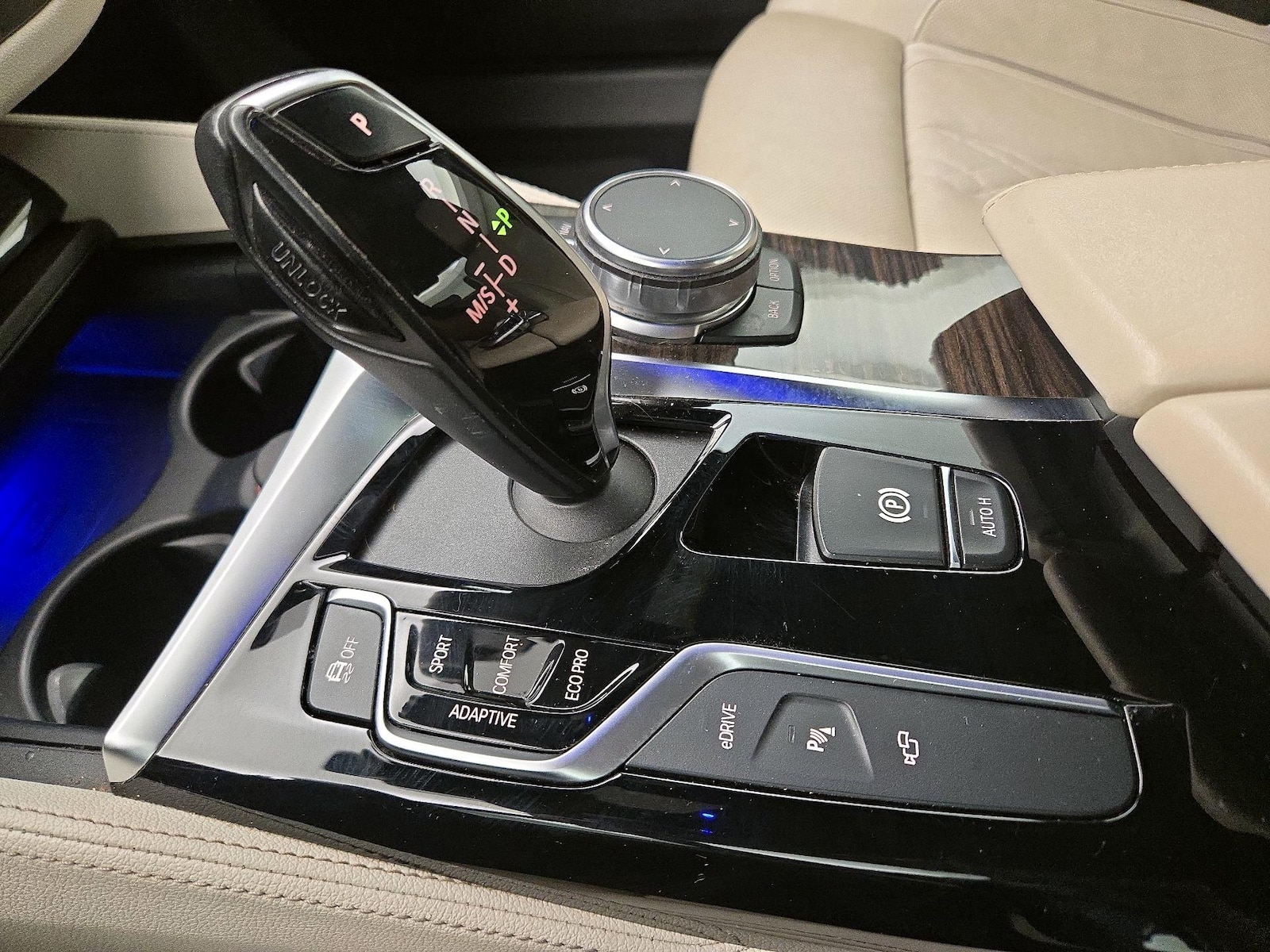 2019 BMW 5 Series 530e - Photo 19