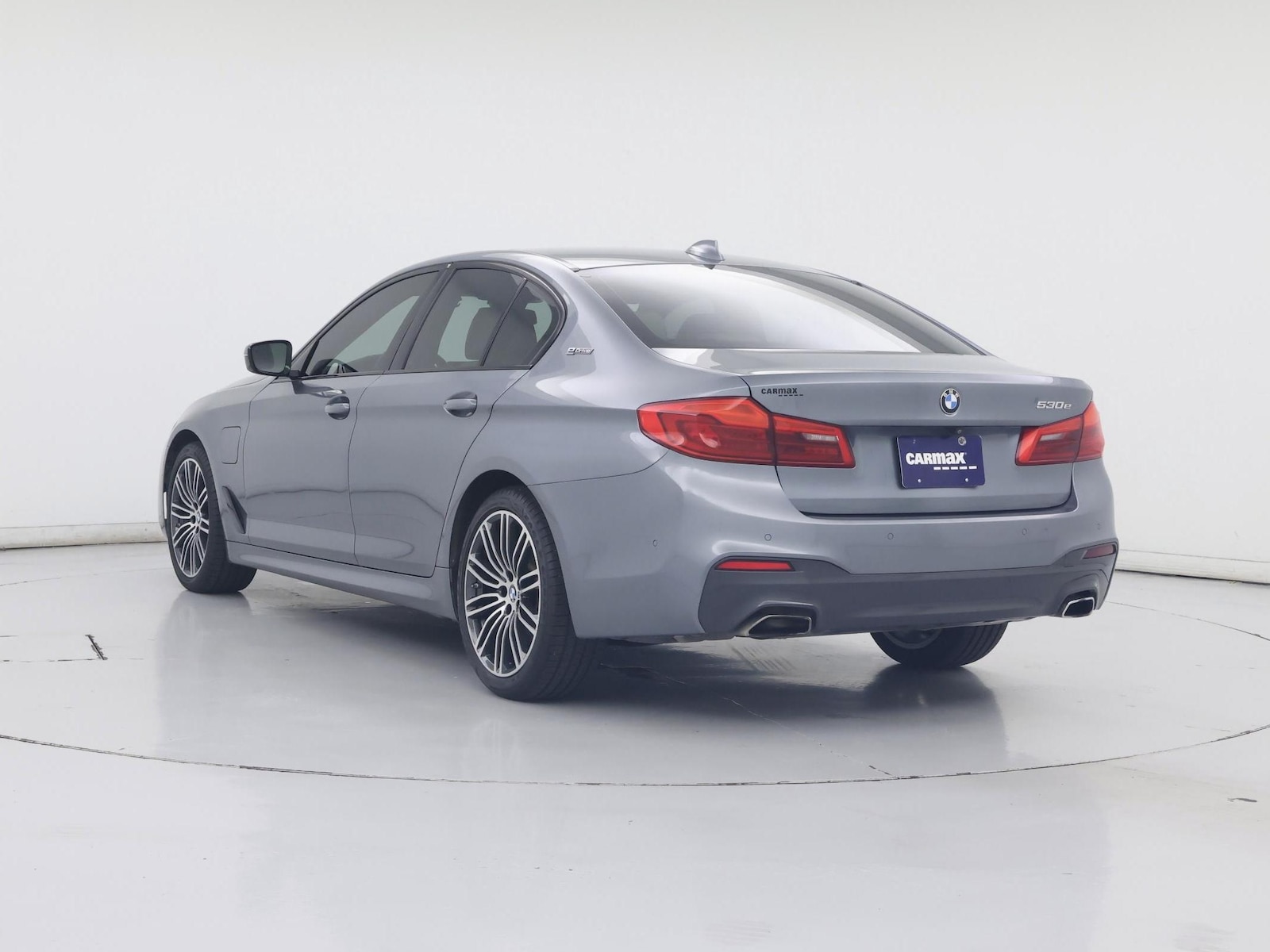 2019 BMW 5 Series 530e - Photo 3