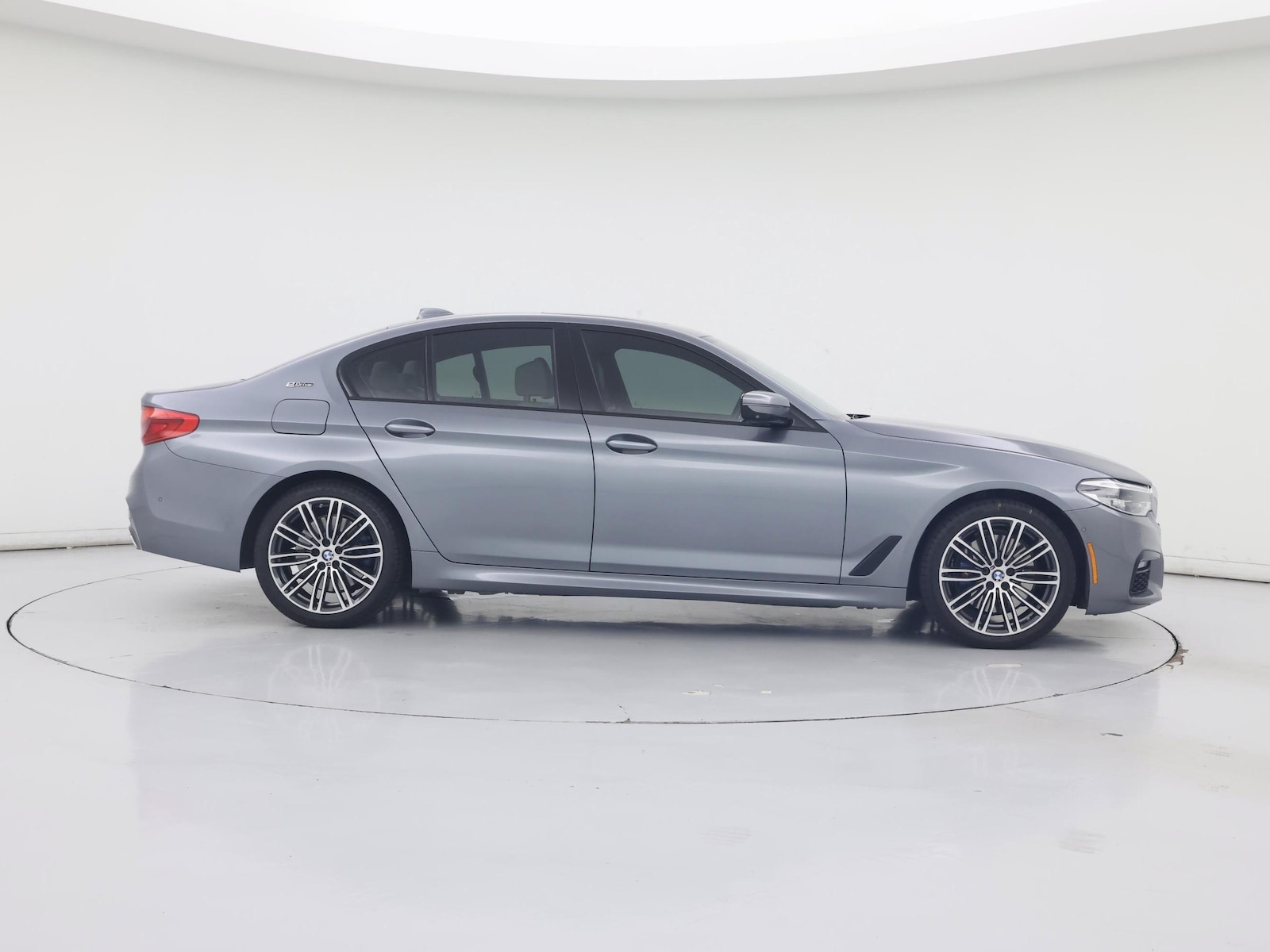 2019 BMW 5 Series 530e - Photo 8