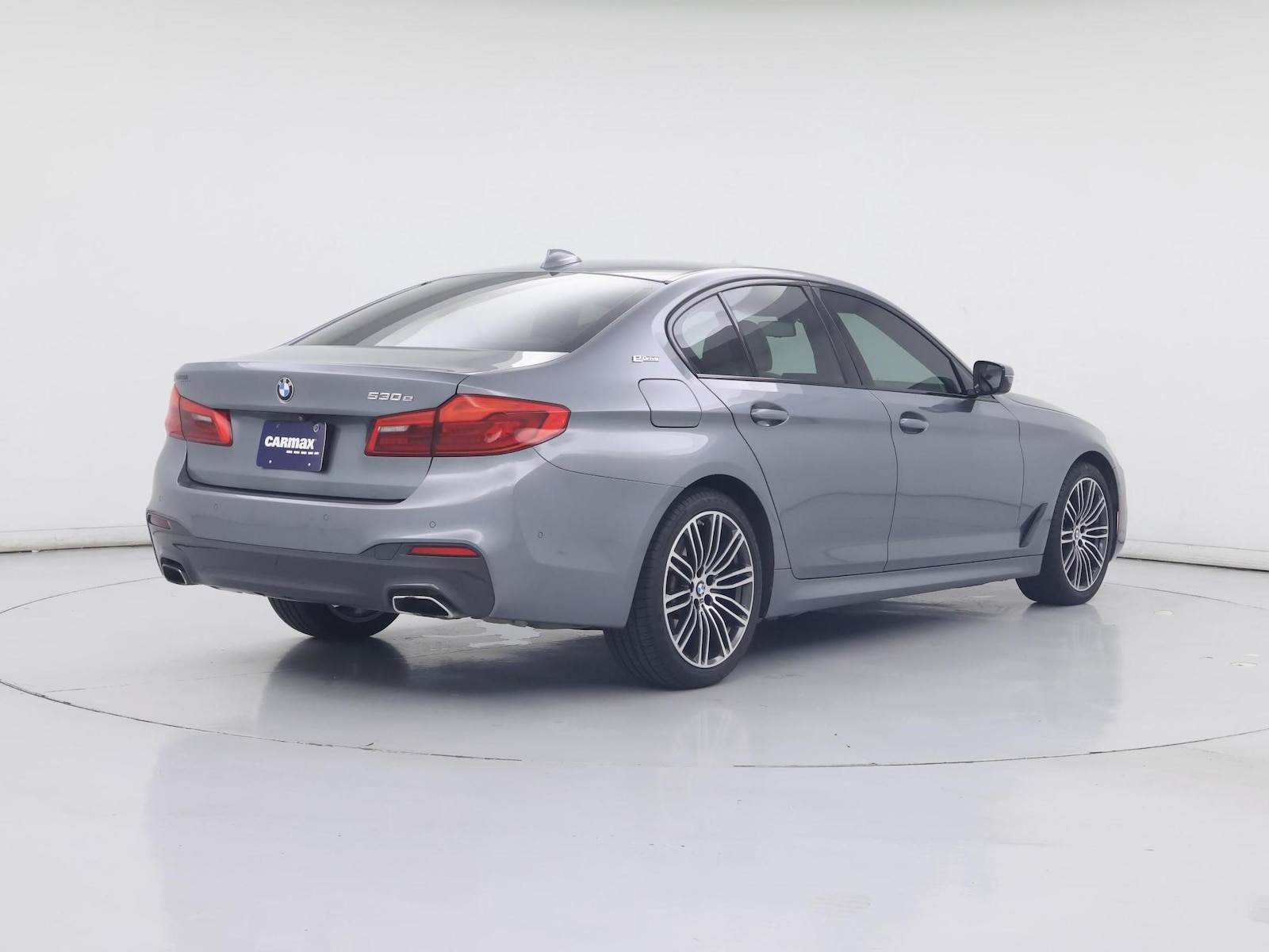 2019 BMW 5 Series 530e - Photo 9