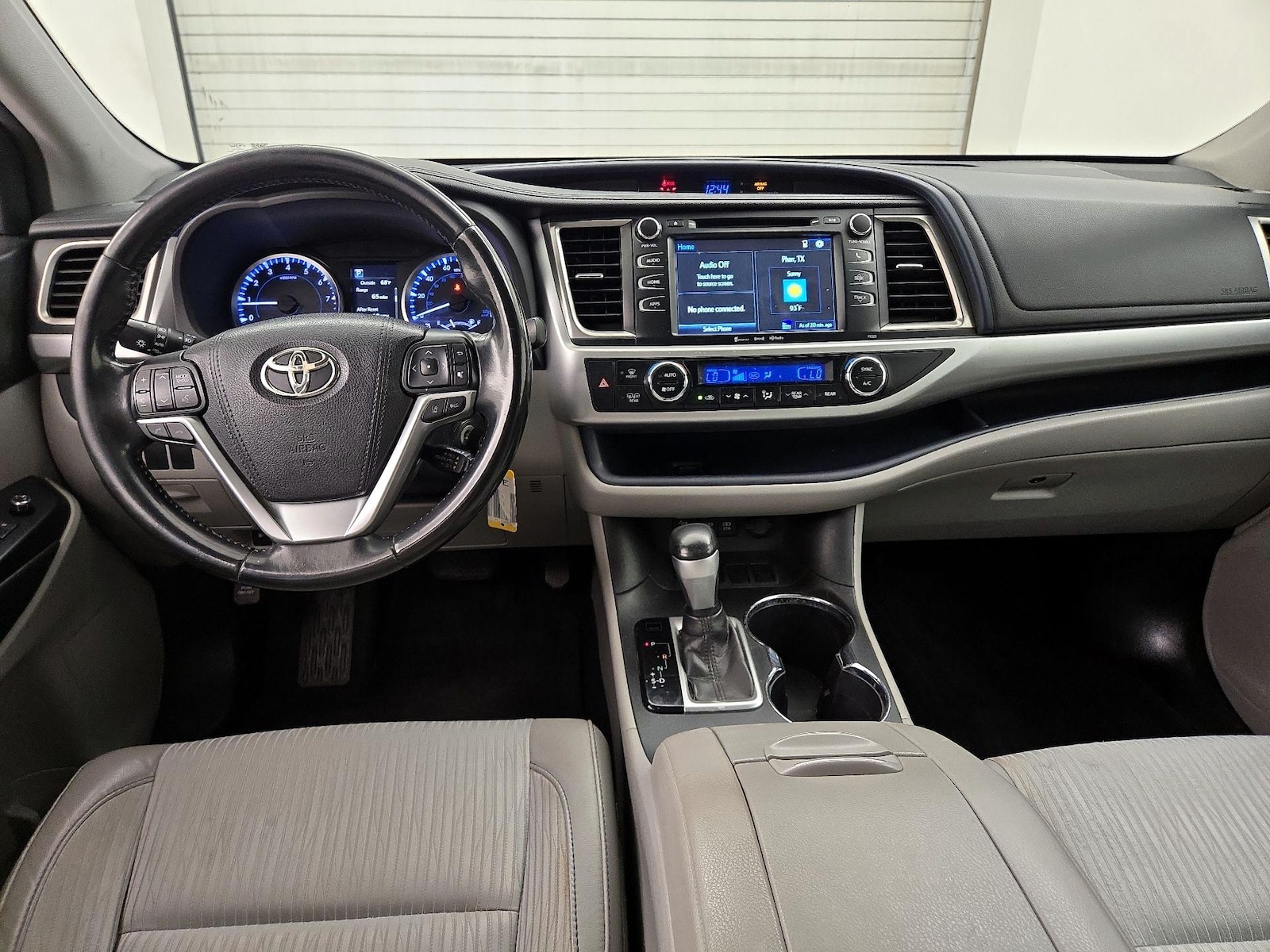 2017 Toyota Highlander LE Plus - Photo 10