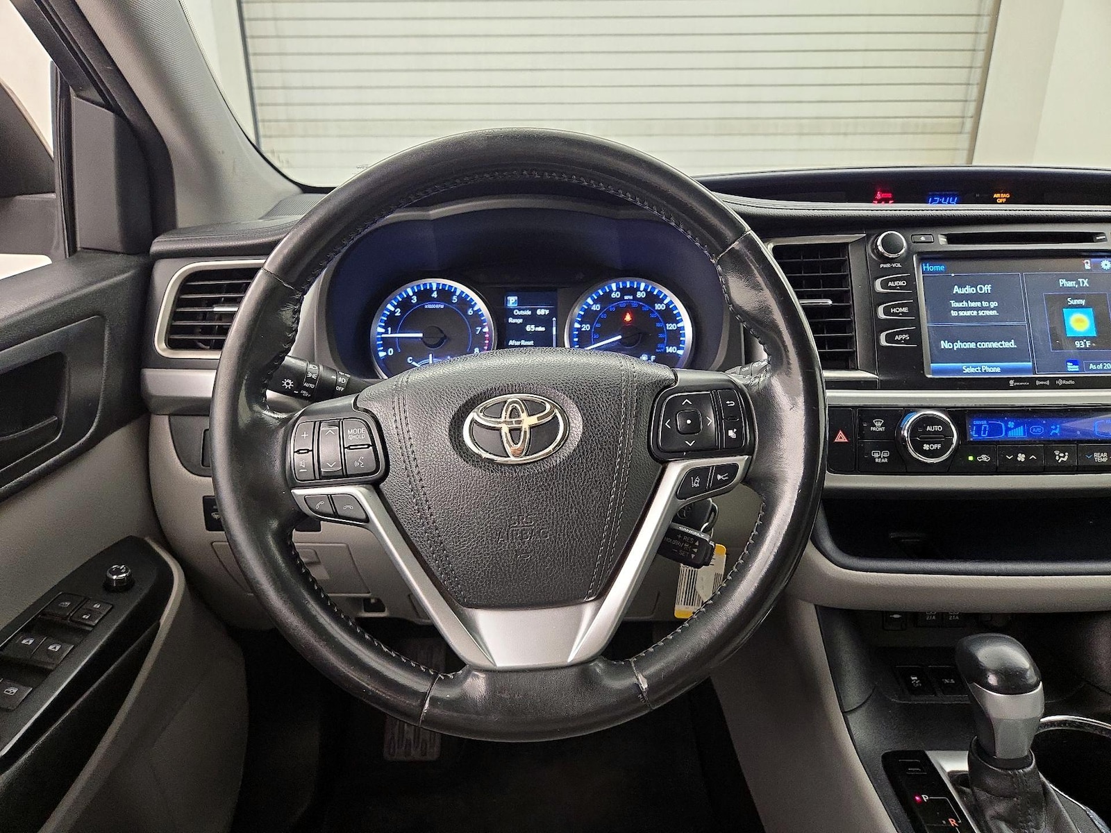 2017 Toyota Highlander LE Plus - Photo 11
