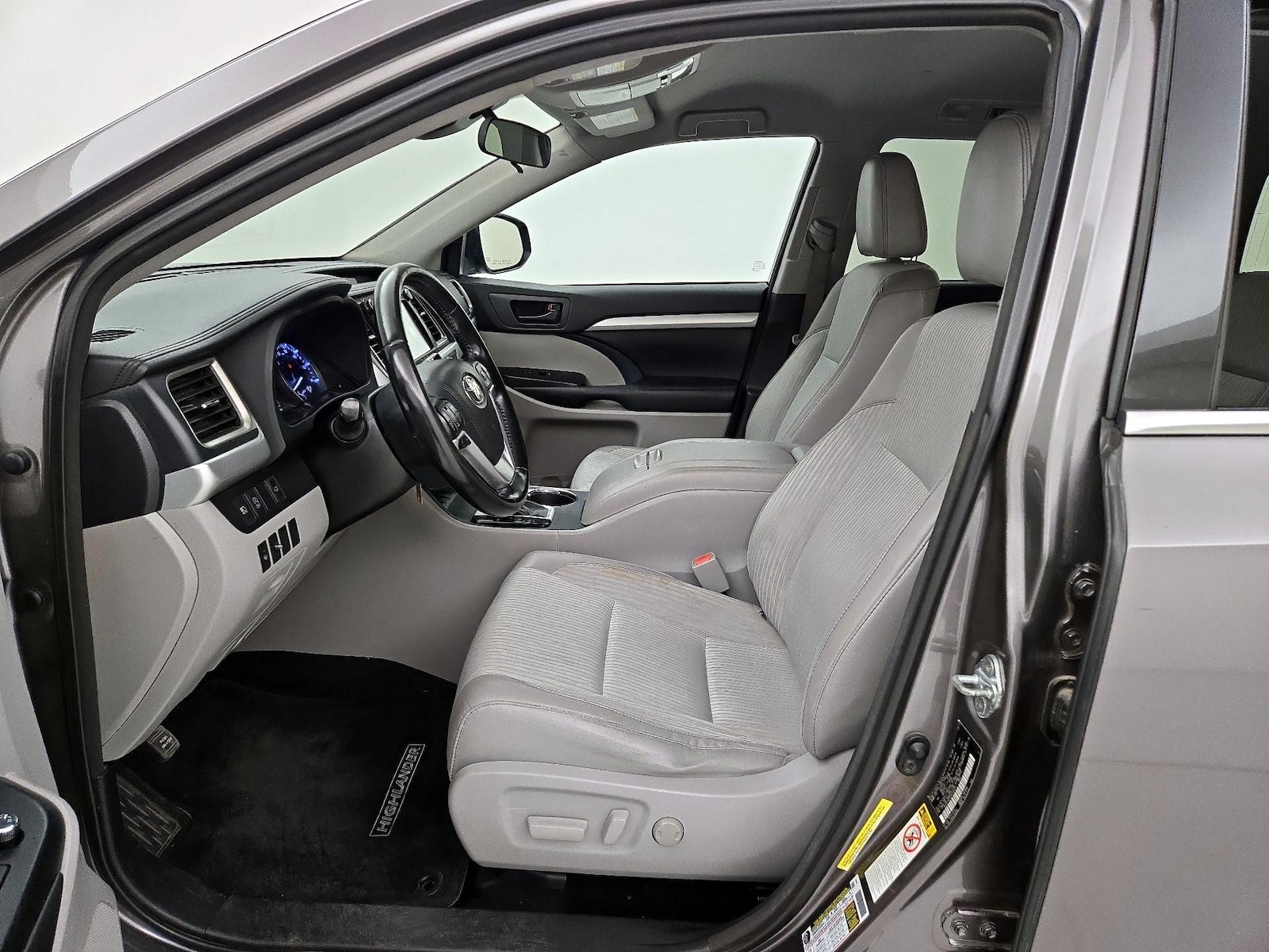 2017 Toyota Highlander LE Plus - Photo 12