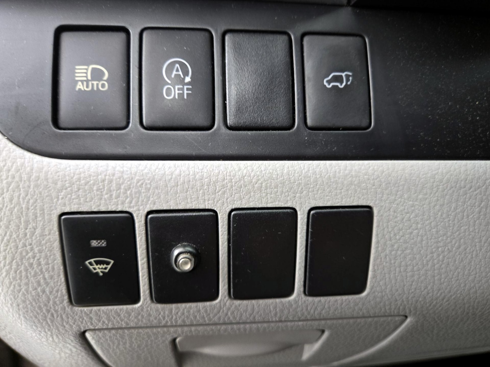 2017 Toyota Highlander LE Plus - Photo 14