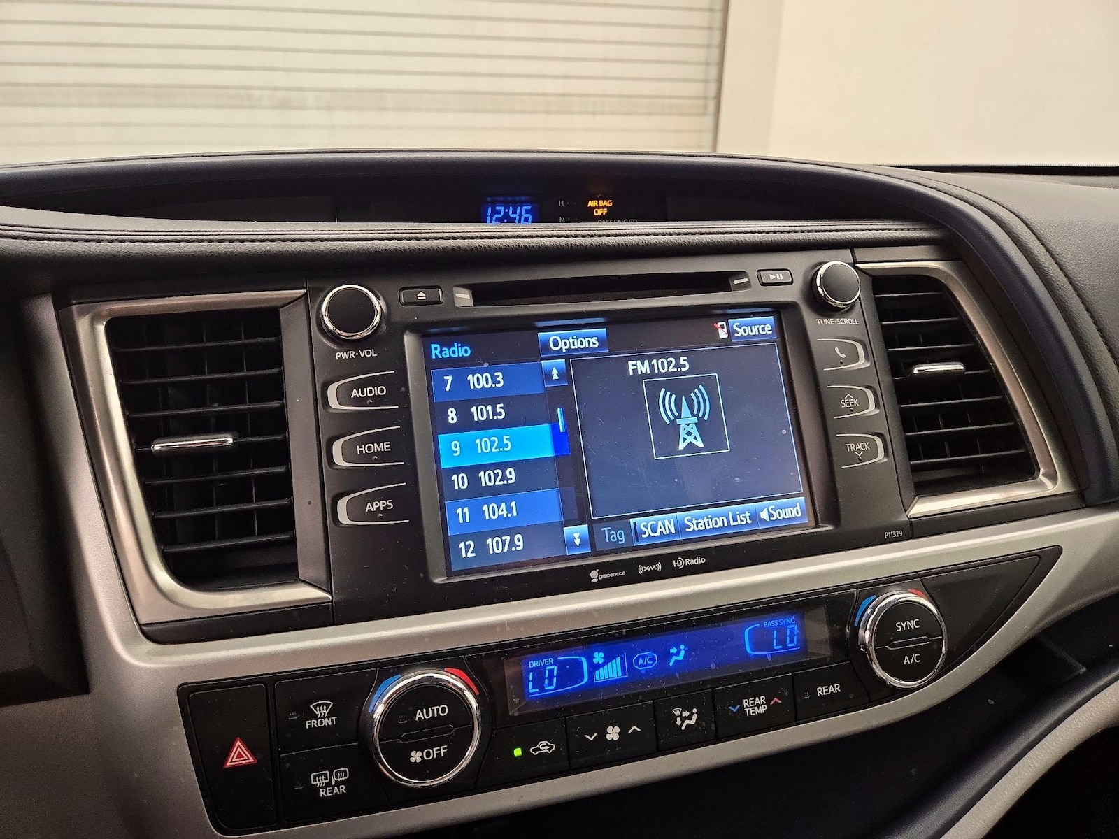 2017 Toyota Highlander LE Plus - Photo 16